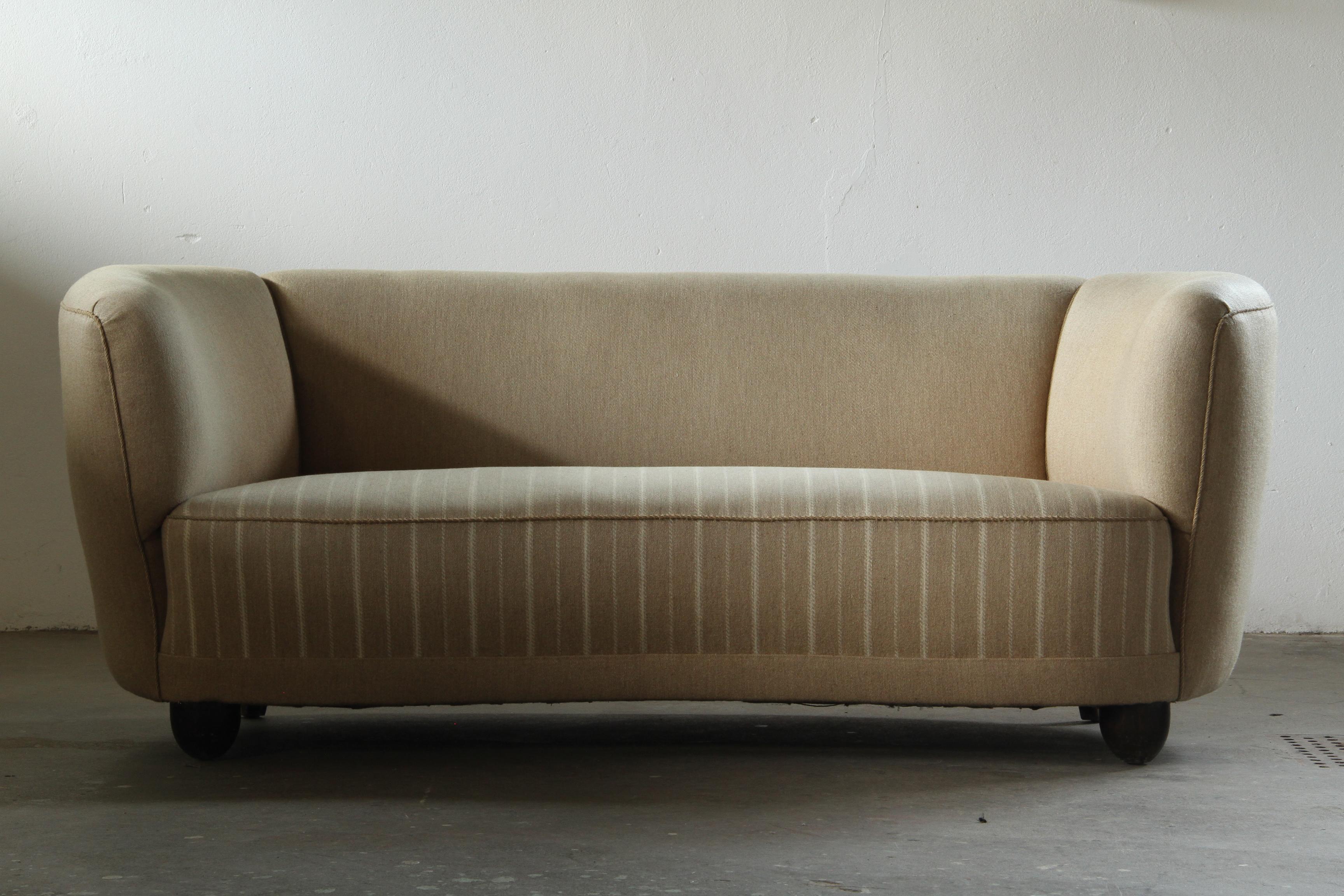 Vintage Danish Loveseat Curved Cabinetmaker Sofa, 1940s en vente 1