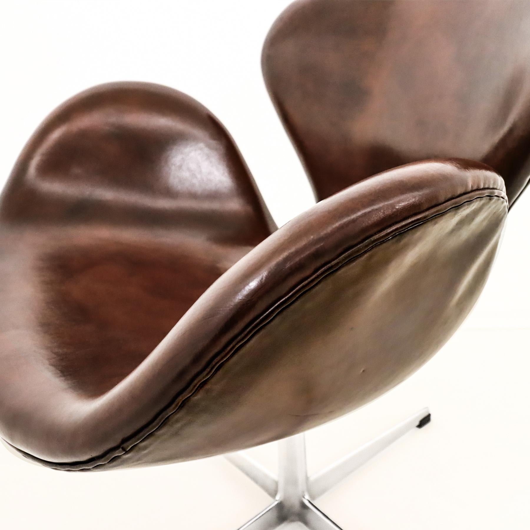 Vintage Danish Mid century 1960s Arne Jacobsen, Fritz Hansen Leather Swan chair 6