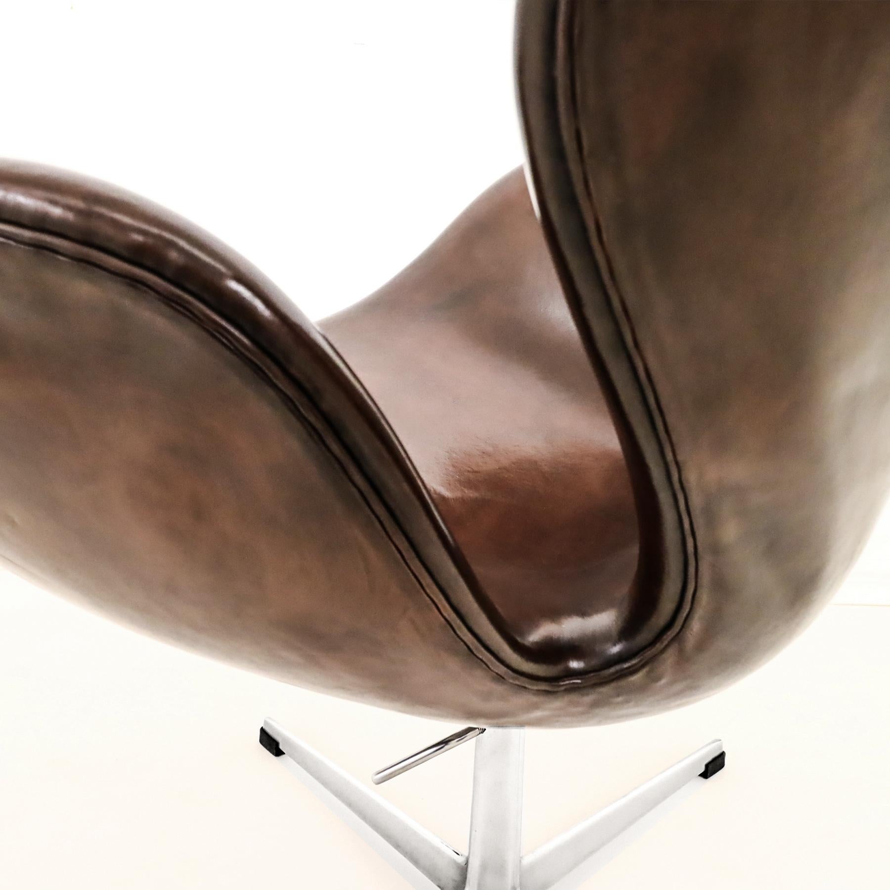 Vintage Danish Mid century 1960s Arne Jacobsen, Fritz Hansen Leather Swan chair 7