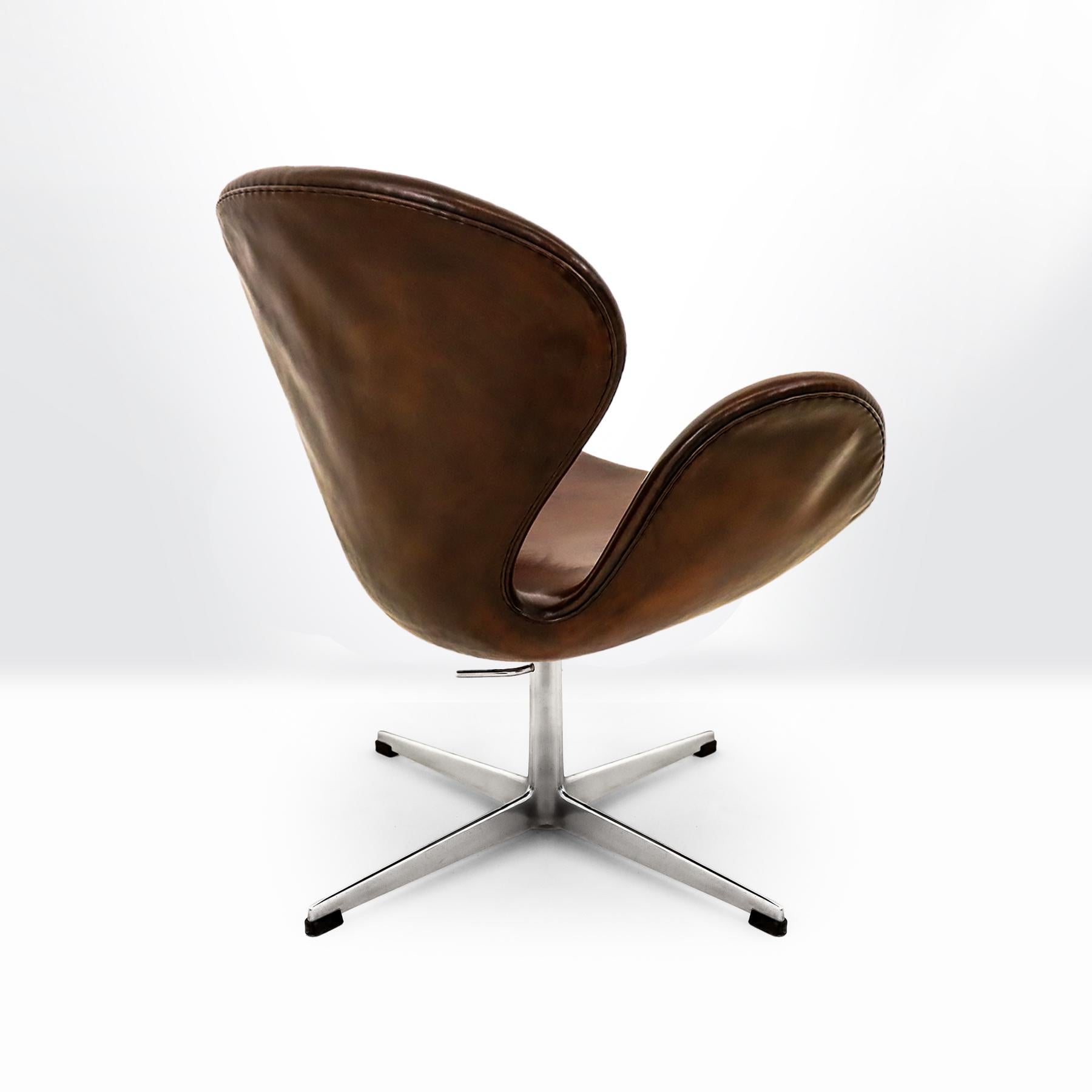 20th Century Vintage Danish Mid century 1960s Arne Jacobsen, Fritz Hansen Leather Swan chair