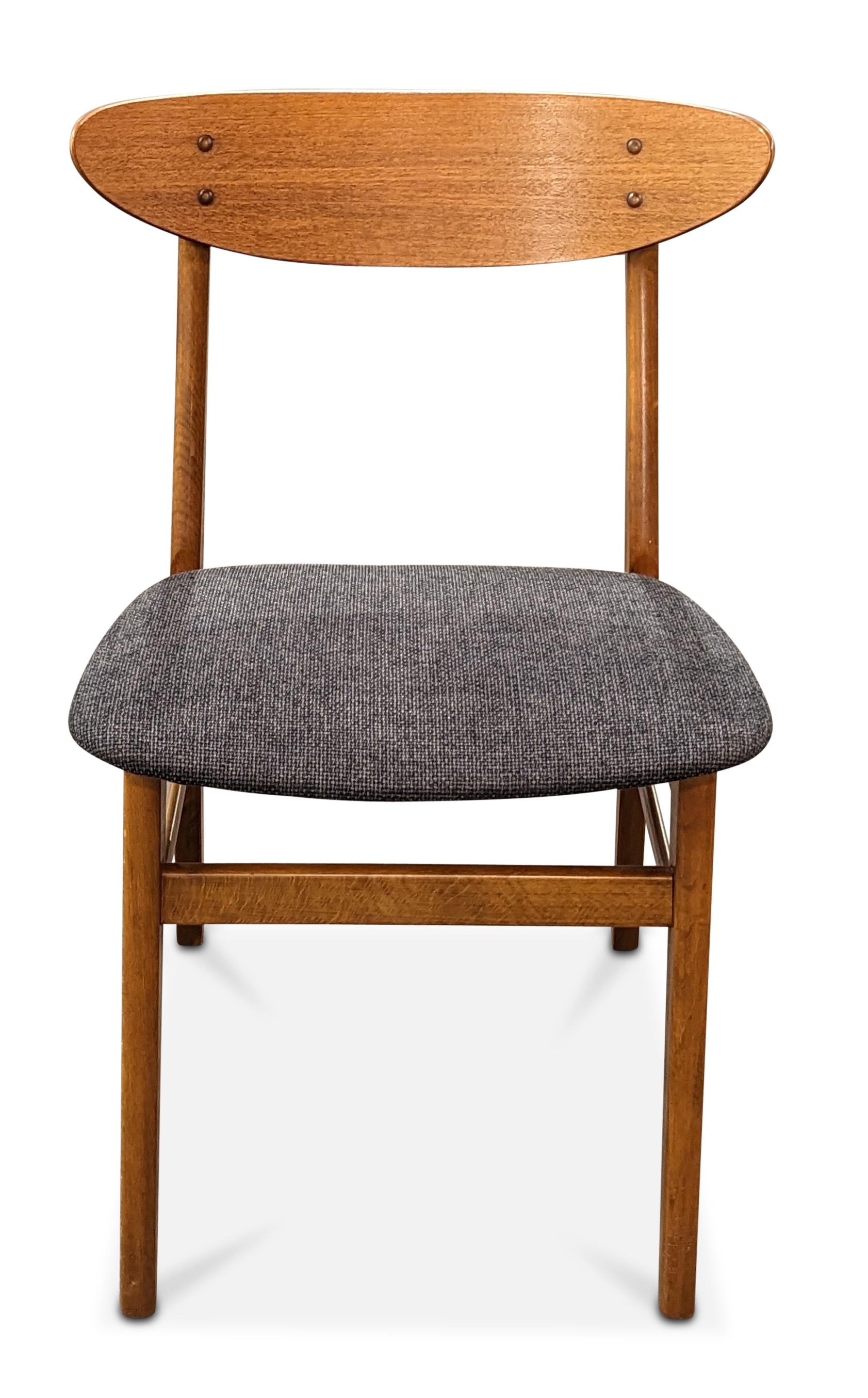 Oak Vintage Danish Mid Century 2 Farstrup Dining Chairs, 112290