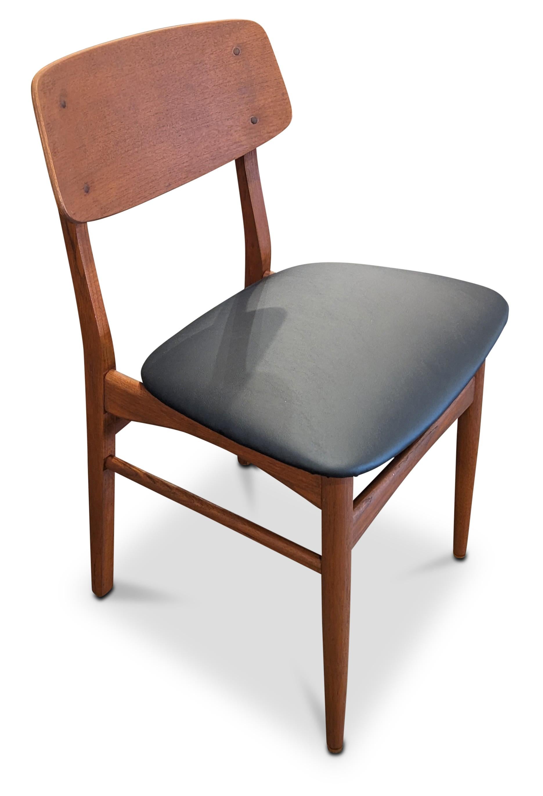 Vintage Danish Mid Century 4 Teak Chairs Ostfyns Mobellager - 072332 In Good Condition In Jersey City, NJ