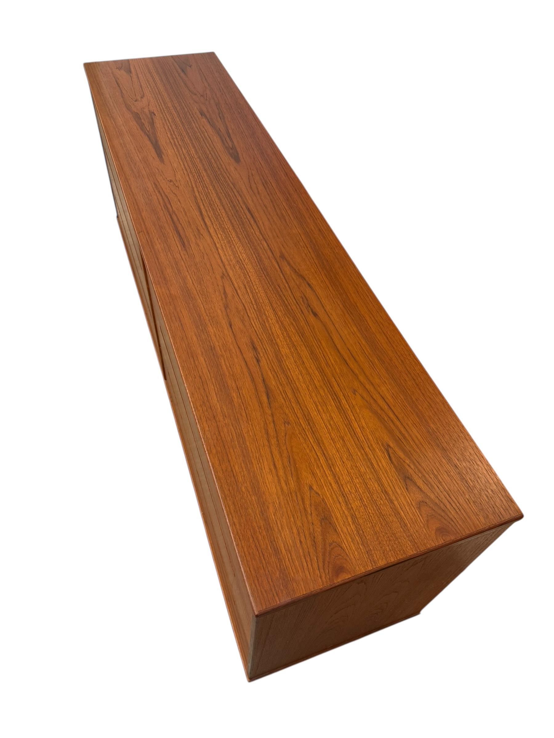 Late 20th Century Vintage Danish Mid Century 6-Drawer Teak Dresser Attributed to Nils Jonsson. For Sale