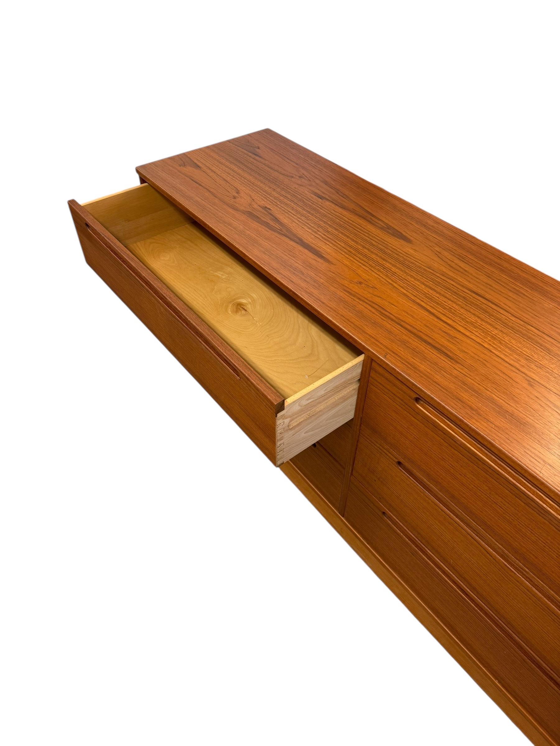 Vintage Danish Mid Century 6-Drawer Teak Dresser Attributed to Nils Jonsson. For Sale 3