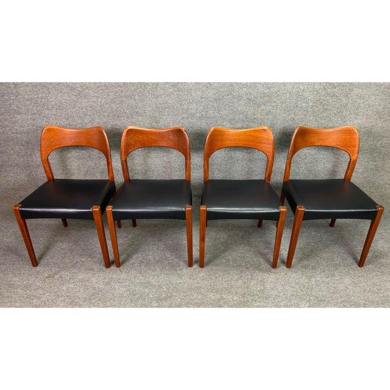 Here is a set of four 1960s Scandinavian modern dining chairs in solid teak wood designed by Arne Hovmand Olsen and manufacture by Mogens Kold in Denmark.
All the chair frames of this set have been fully refinished and show beautiful detailed teak