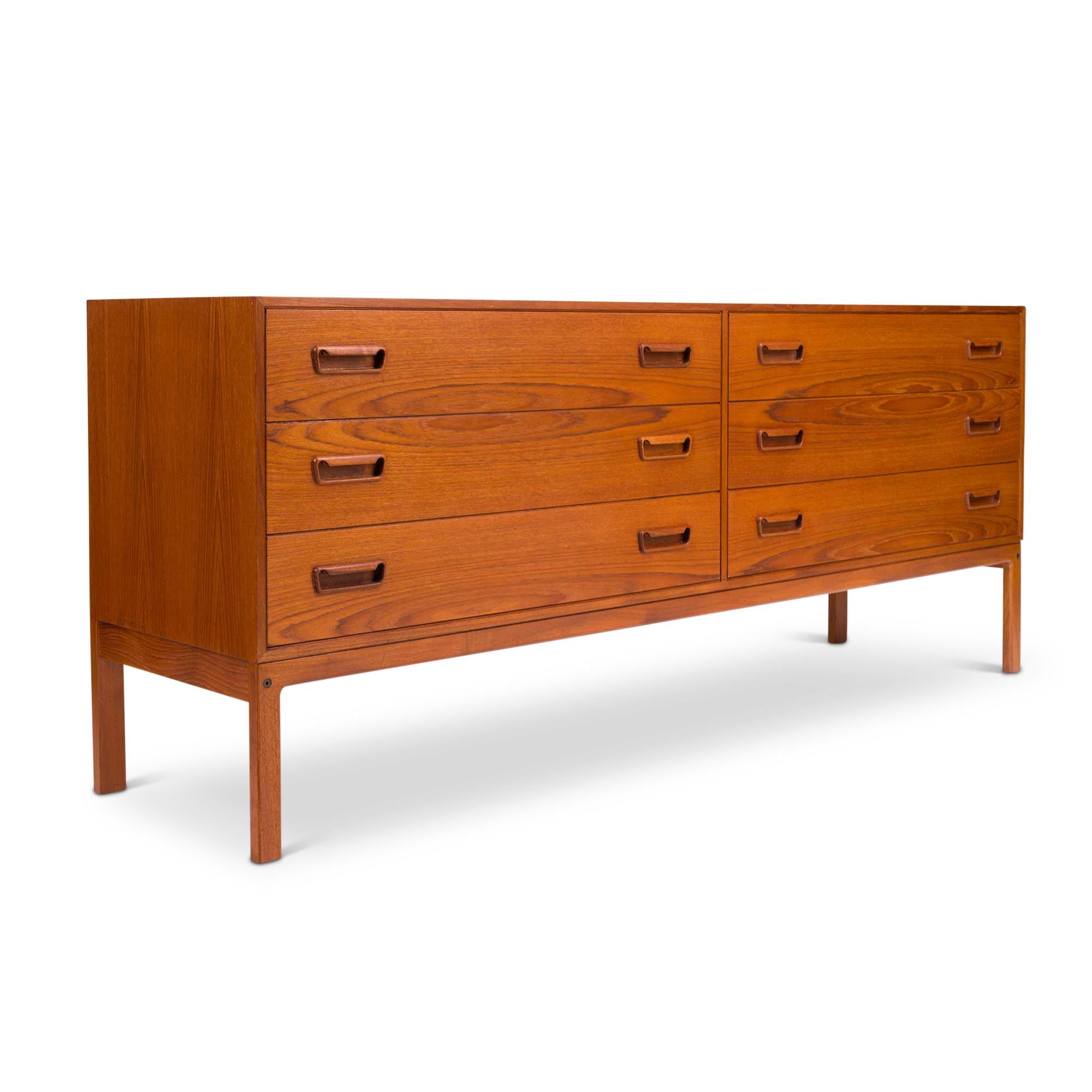 Mid-Century Modern Vintage Danish Mid-Century Arne Wahl Iversen Double Dresser Model 102 For Sale