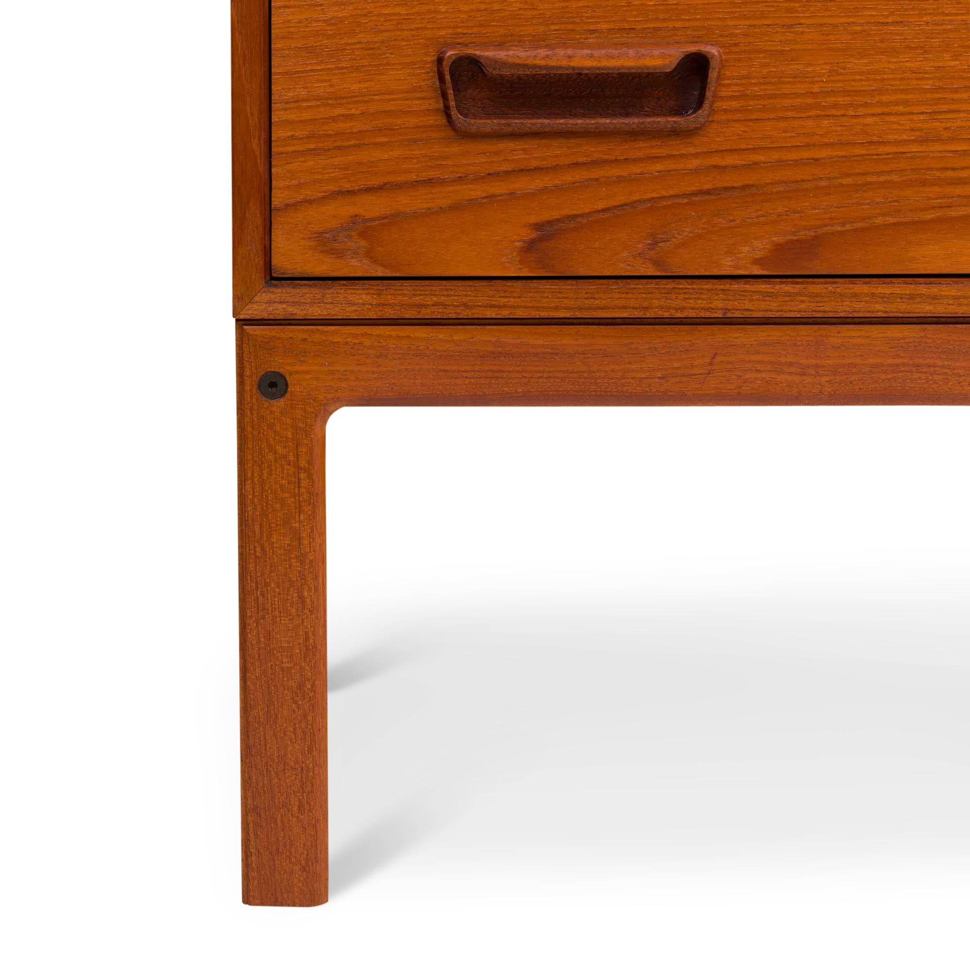 Vintage Danish Mid-Century Arne Wahl Iversen Double Dresser Model 102 In Excellent Condition In Emeryville, CA