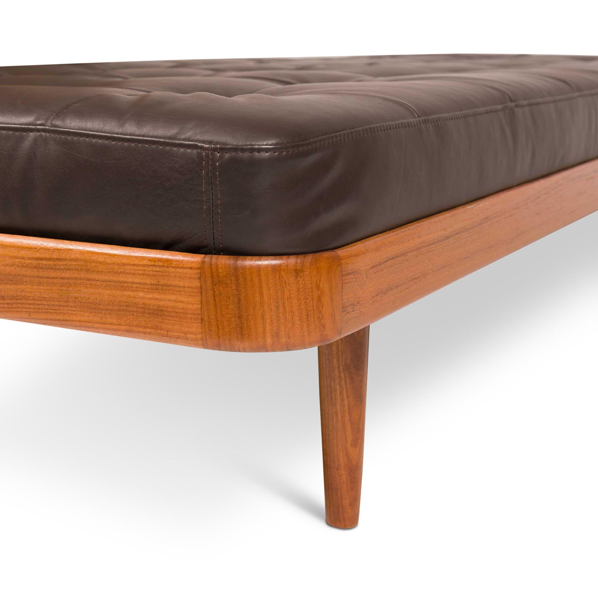 Vintage Danish Mid-Century Daybed by Horsnaes Møbler in Solid Teak  In Excellent Condition In Emeryville, CA