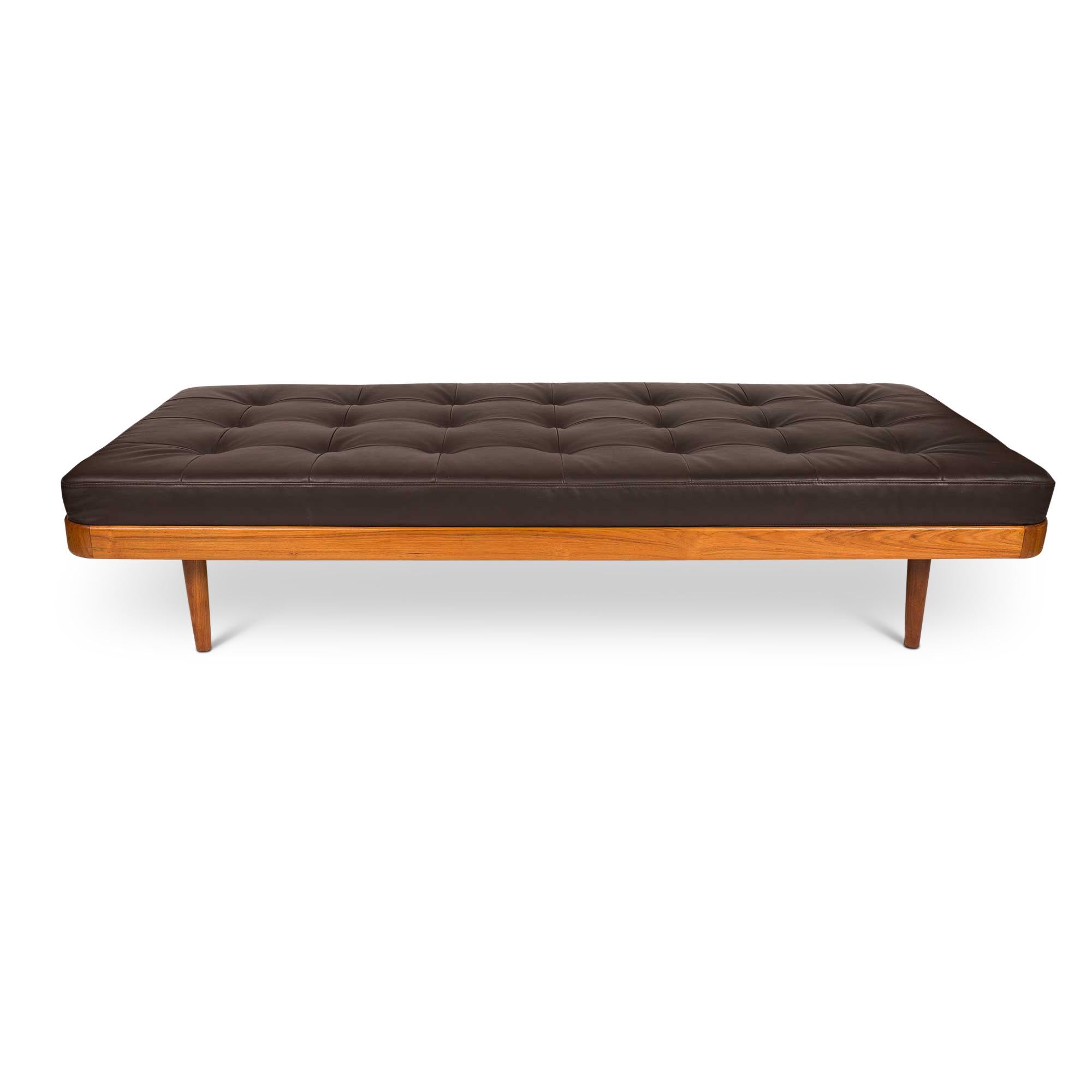 Vintage Danish Mid-Century Daybed by Horsnaes Møbler in Solid Teak  1