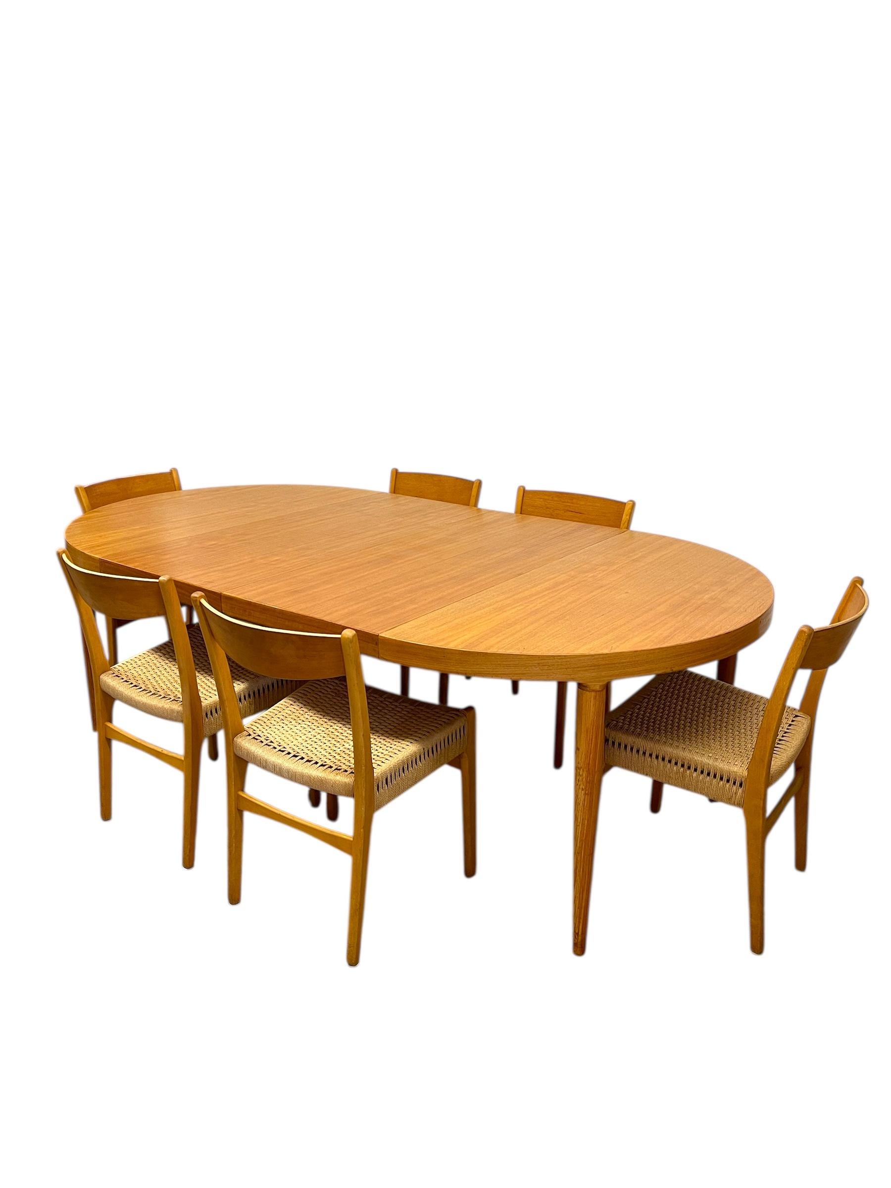 Vintage Danish Mid-Century Dining Table and Chair Set by Skovmand & Andersen. (Moderne der Mitte des Jahrhunderts) im Angebot