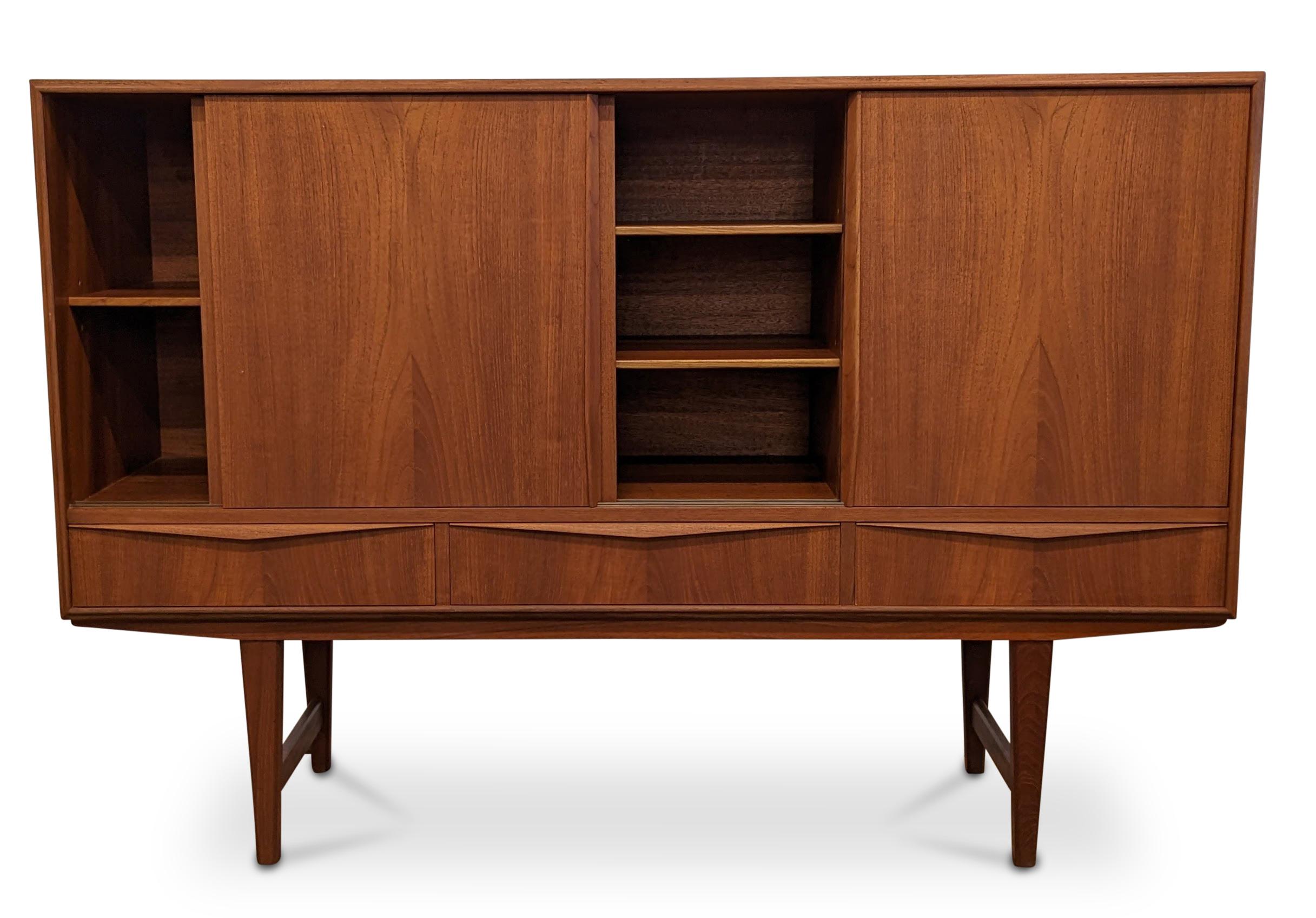 Vintage Danish Midcentury E W Bach / Sejling Skabe Teak Credenza, 062355 In Good Condition In Jersey City, NJ