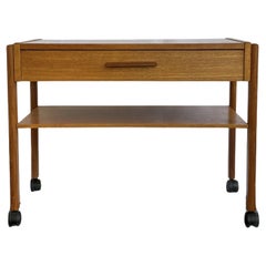 Dänischer Mid-Century-Beistelltisch mit Rollen