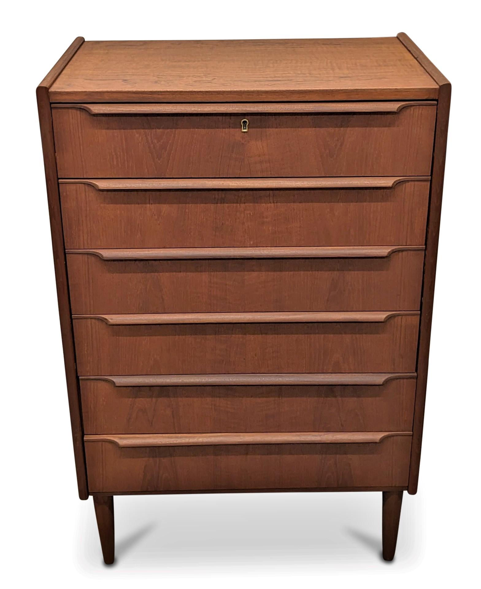 Vintage Danish Mid Century High Boy Teak Dresser - 072346 In Good Condition In Jersey City, NJ