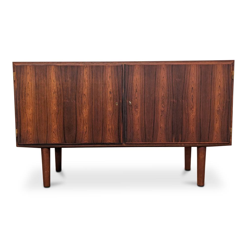 Vintage Danish mid-century modern, made in the 1950's - Recently refurbished

The piece is more than 65+ years old and some wear and tear can be expected, but we do everything we can to refurbish them in respect to the design.

Brazilian rosewood