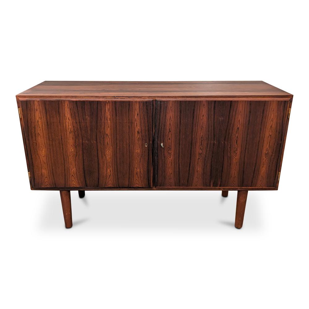 Vintage Danish Mid Century Hundevad Rosewood Sideboard - 082383 In Good Condition In Jersey City, NJ