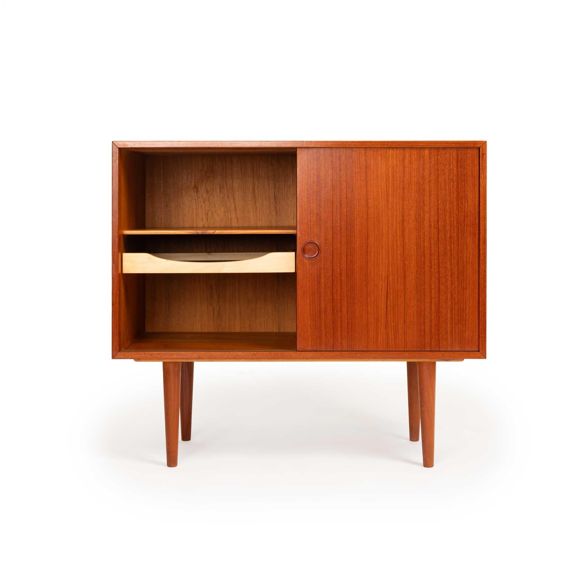 Vintage Danish Mid-Century Kai Kristansen Teakholz Credenza 1960s (Moderne der Mitte des Jahrhunderts) im Angebot