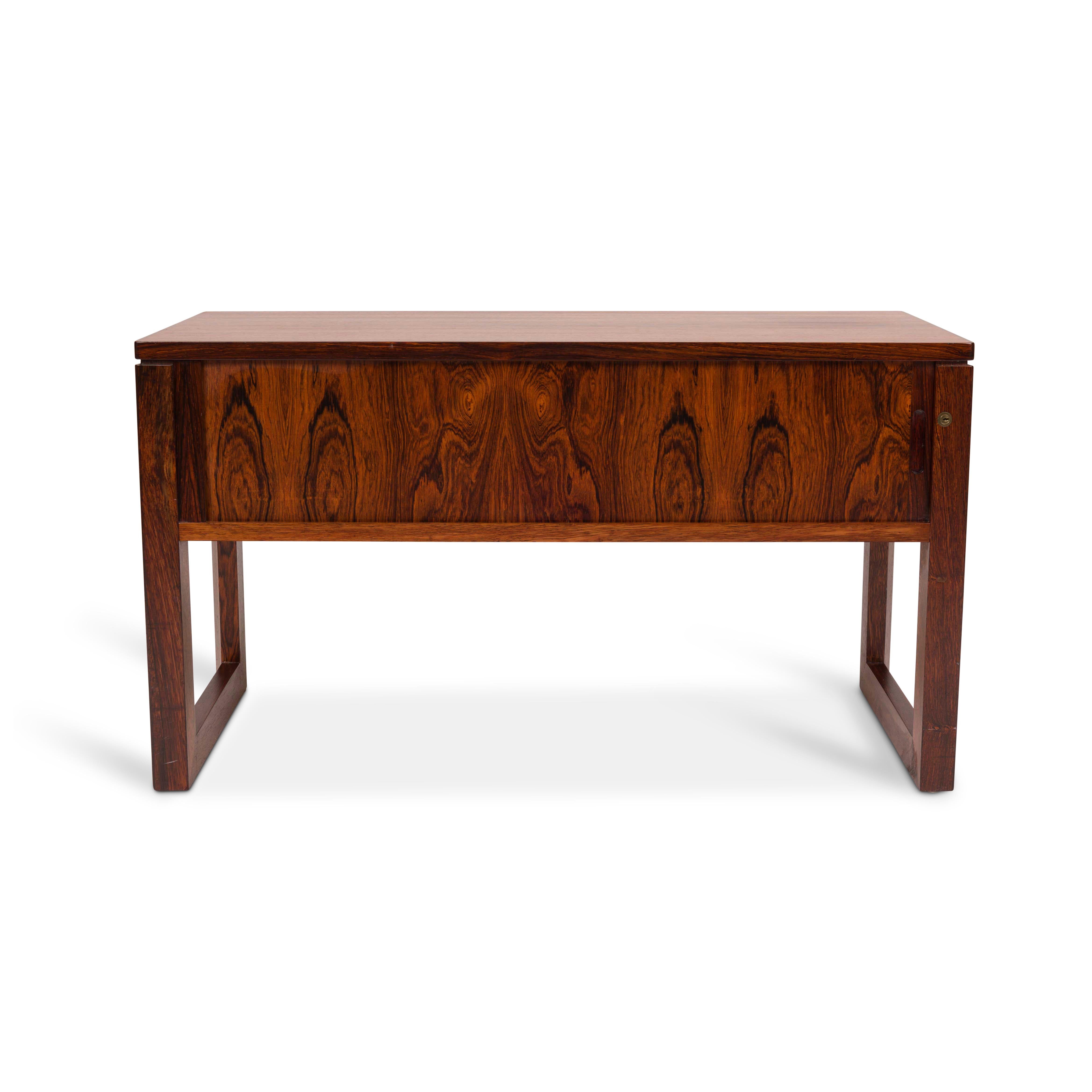 Danish Mid-Century furniture epitomizes Scandinavian design principles with its timeless elegance, functionality, and exceptional craftsmanship. Flourishing in the 1950s and 1960s, it reflects post-war sensibilities of simplicity and connection to