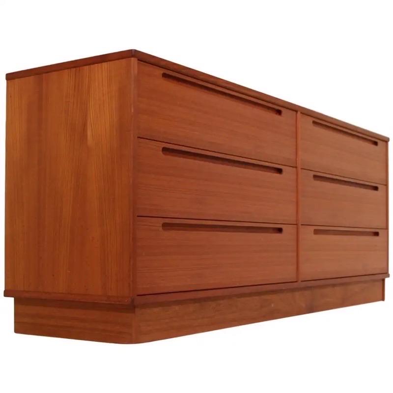 Sturdy and well built 6-drawer dresser by Tørring Møbelfabrik. All drawers glide well.