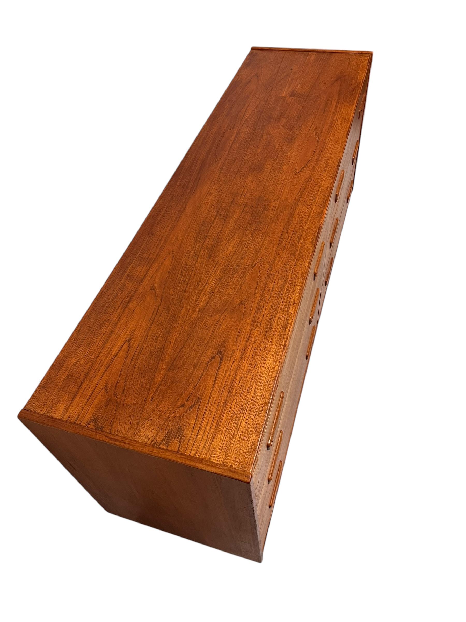 Comò danese d'epoca a 6 cassetti in teak importato dalla Danimarca. in vendita 1