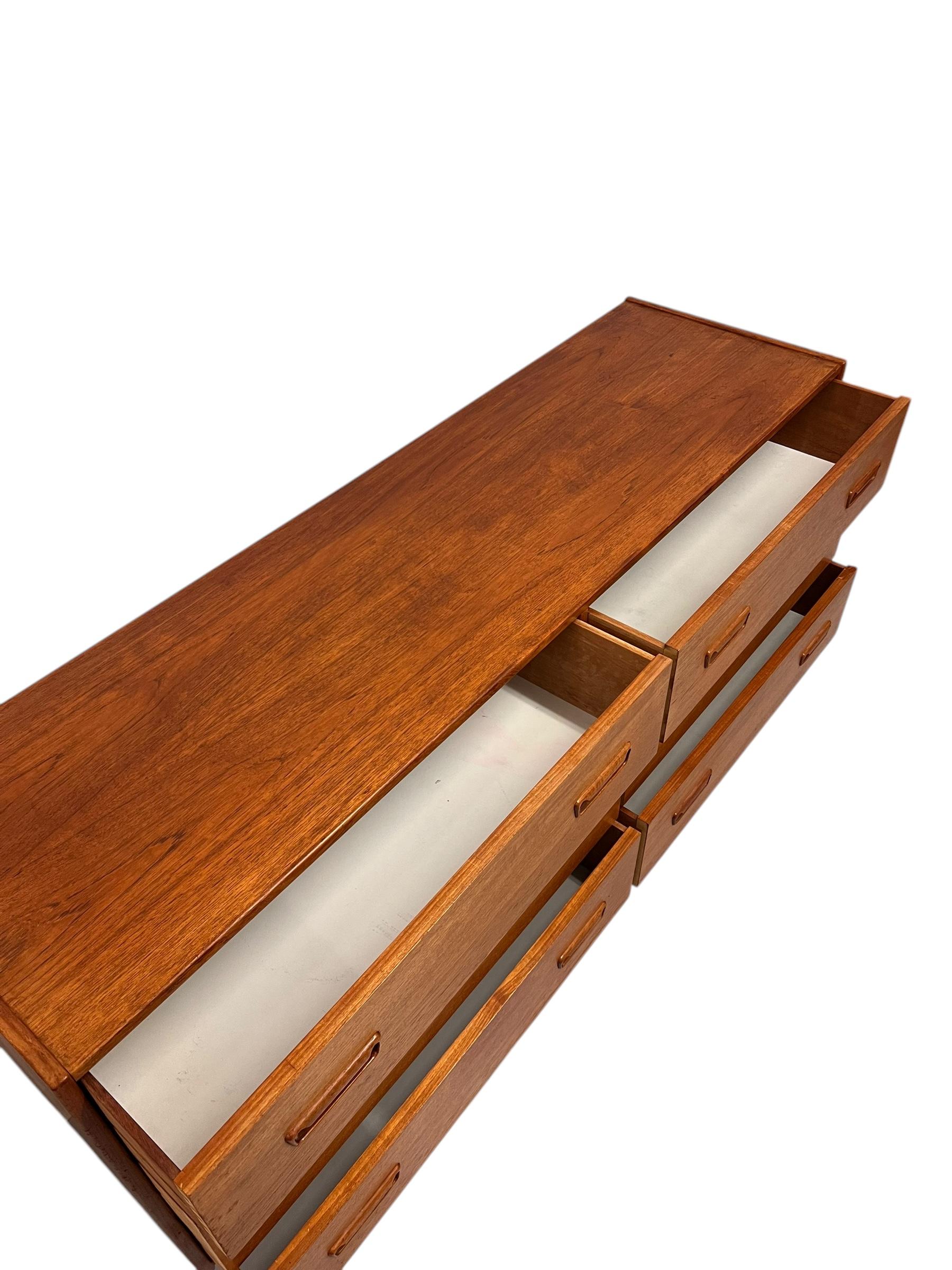 Comò danese d'epoca a 6 cassetti in teak importato dalla Danimarca. in vendita 2