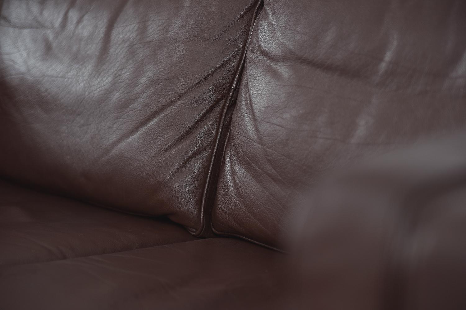 Divano danese d'epoca in pelle marrone The Modern Scandinavian, anni '70 in vendita 1