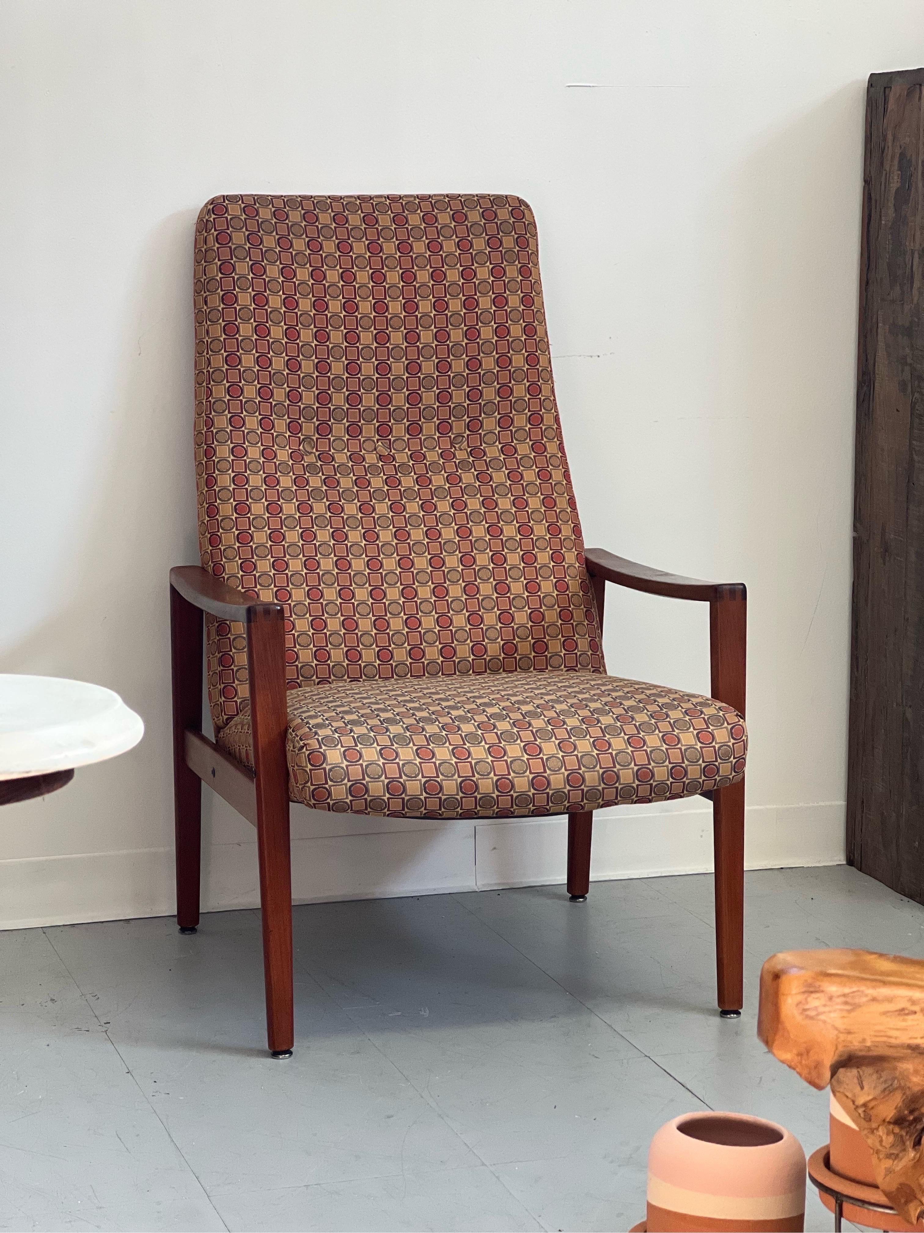 Vintage Danish Mid Century Modern Chair by Milo Baughman

Dimensions. 26 W ; 33 D ; 41 H