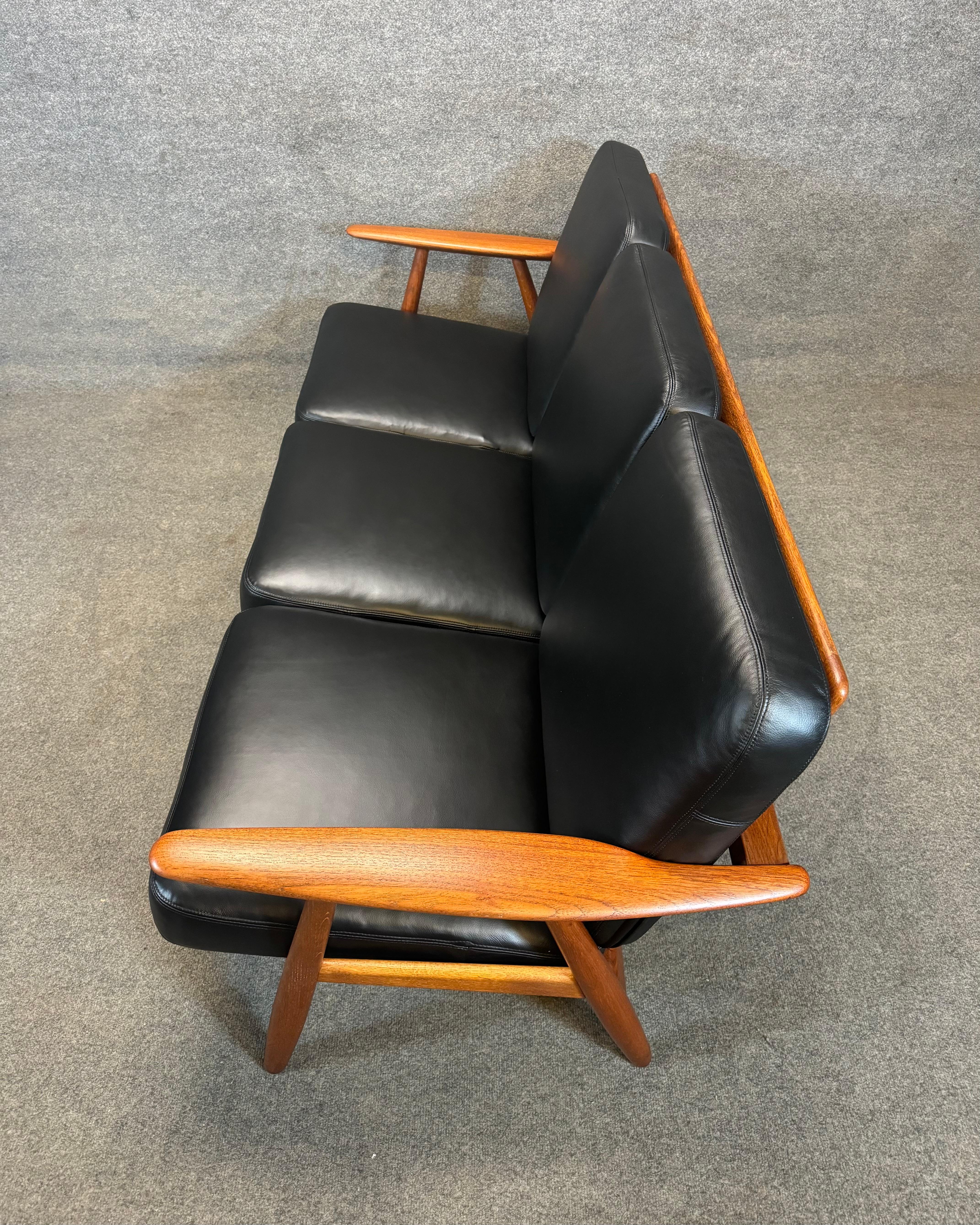 Dänisches Mid-Century-Modern-Sofa „Cigar“ Ge-240 von Hans Wagner für Getama, Vintage im Angebot 1
