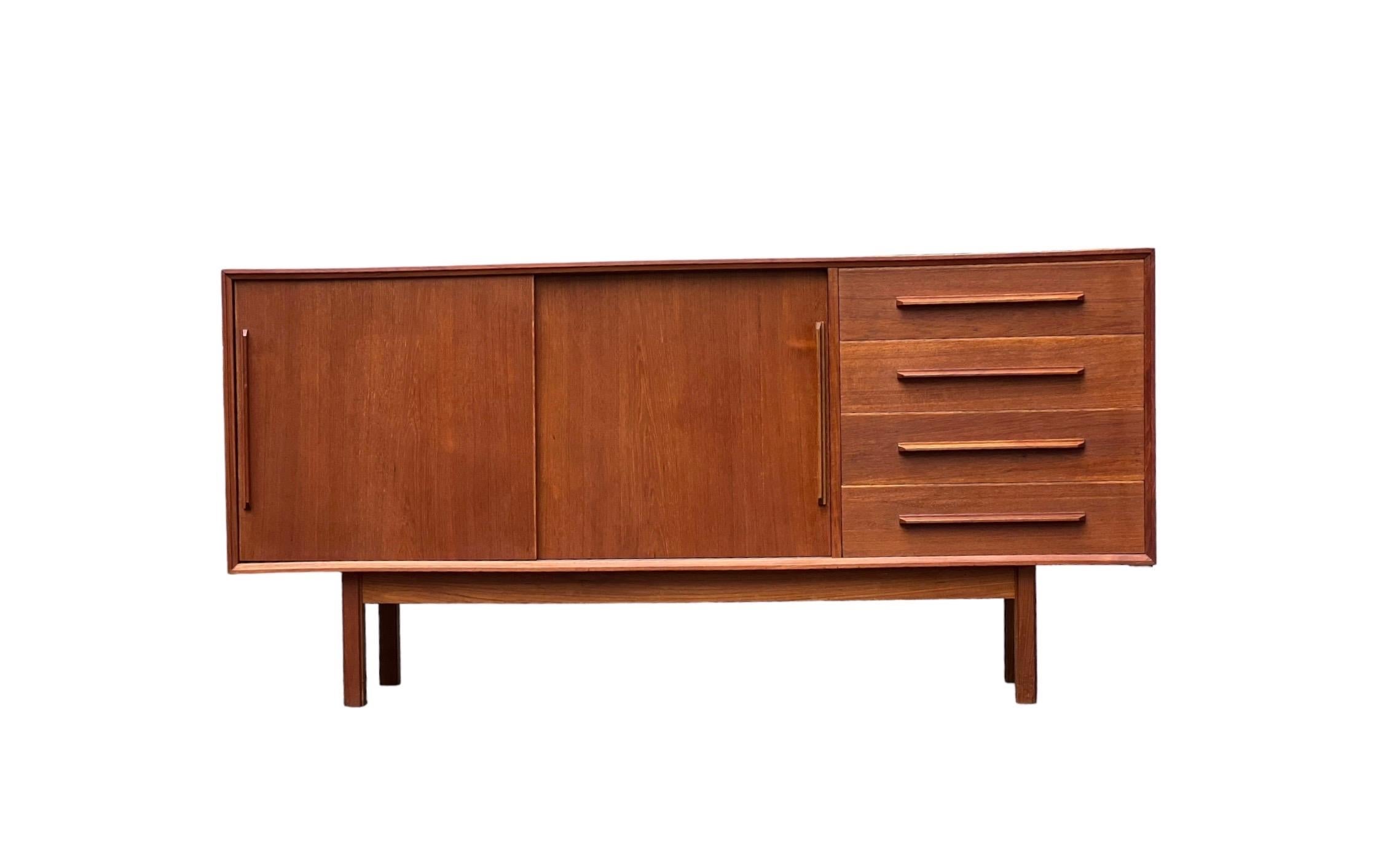 Vintage Danish Mid Century Modern Credenza or Media Stand Anne Vodder Style 

Dimensions. 60 W ; 17 D ; 29 H