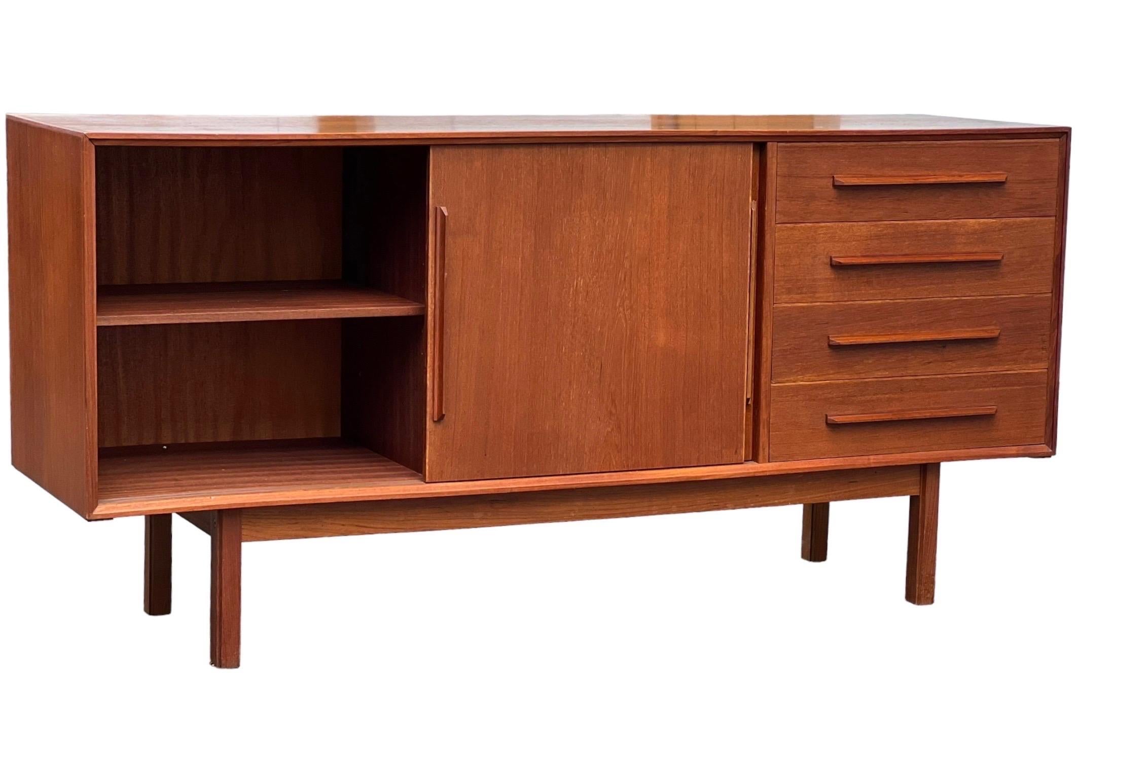 Late 20th Century Vintage Danish Mid Century Modern Credenza or Media Stand Anne Vodder Style  For Sale