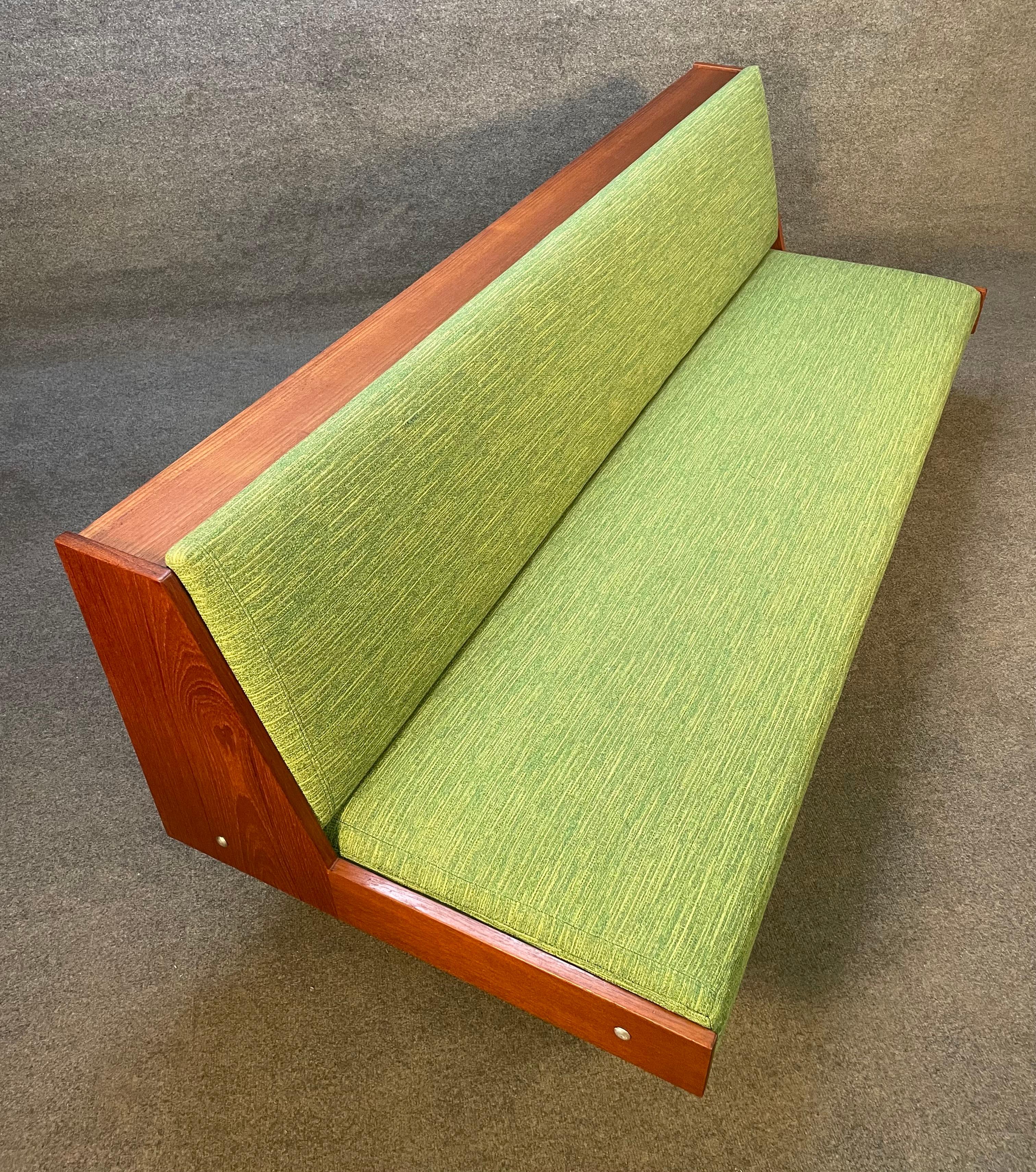 Here is a beautiful 1960's scandinavian modern daybed in teak wood in the manner of Hans Wegner for Getama.
This exquisite piece, recently imported from Europe to California before its restoration, features a vibrant wood grain, new upholstery new