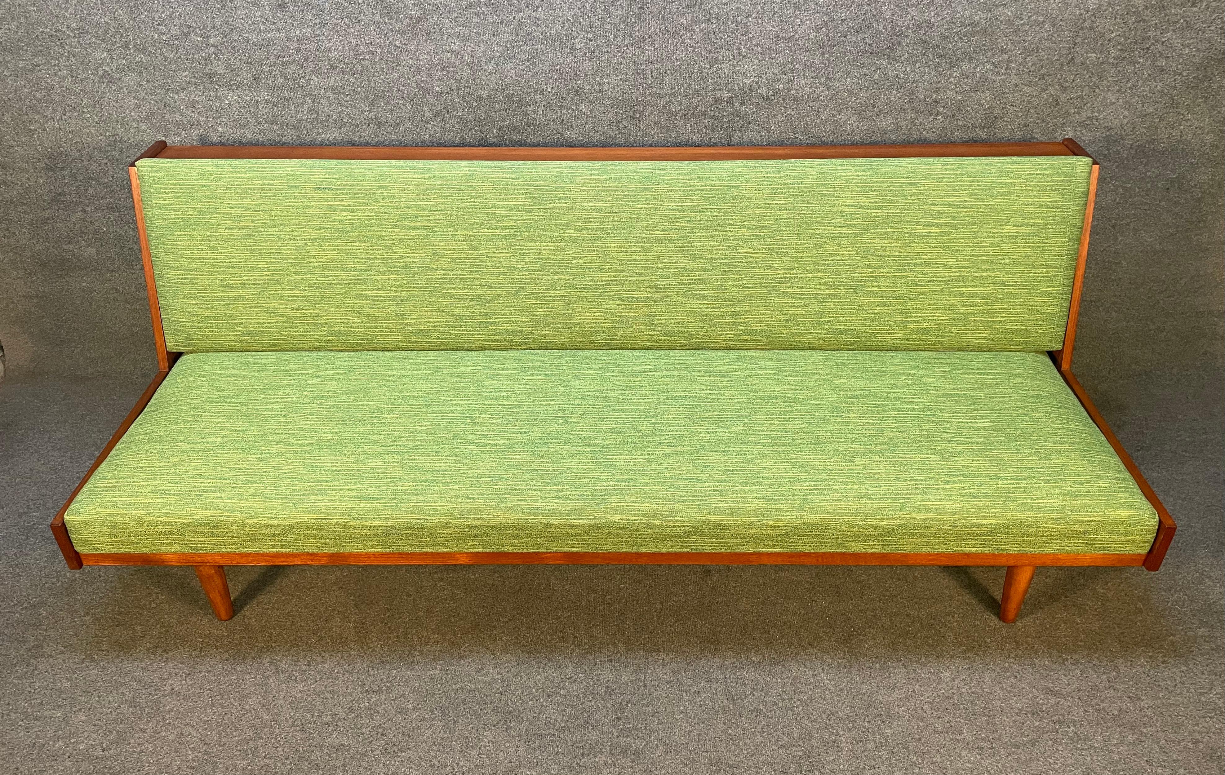 Vintage Danish Mid Century Modern Daybed in the Manner of Hans Wegner In Good Condition In San Marcos, CA