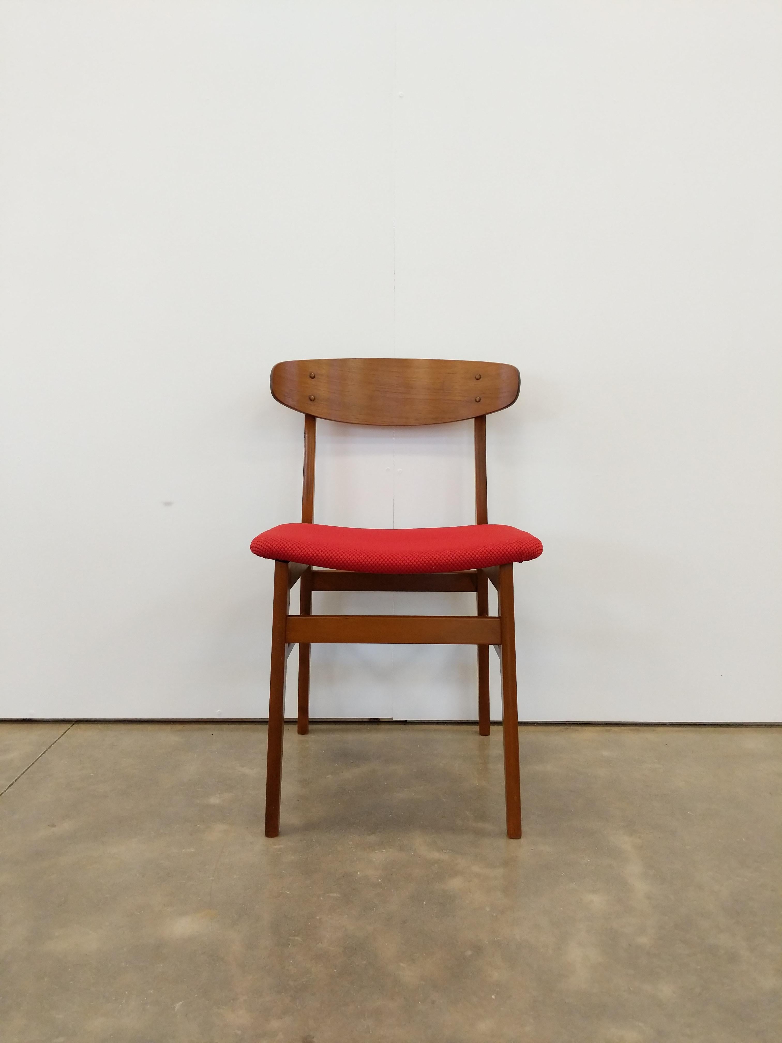 20th Century Vintage Danish Mid Century Modern Dining Chair For Sale