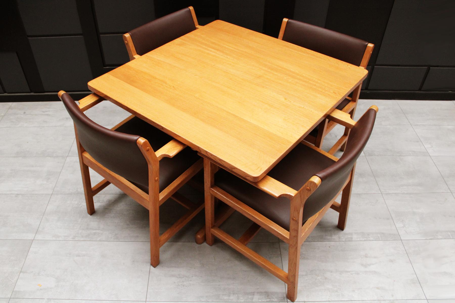 A Mid-Century Modern Danish oak 4-seat dining set dating from circa 1964 by Børge Mogensen for Fredericia Stolefabrik that is perfect for a compact dining area.

The set features a solid oak Shaker Style square table with an offset base and 4 oak