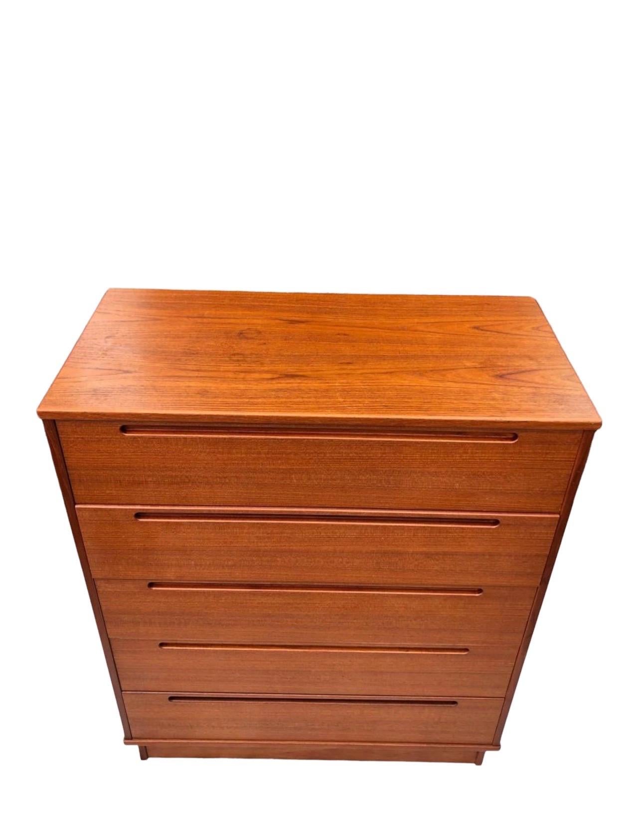 Sturdy and well built 5-drawer dresser by Tørring Møbelfabrik. All drawers glide well.