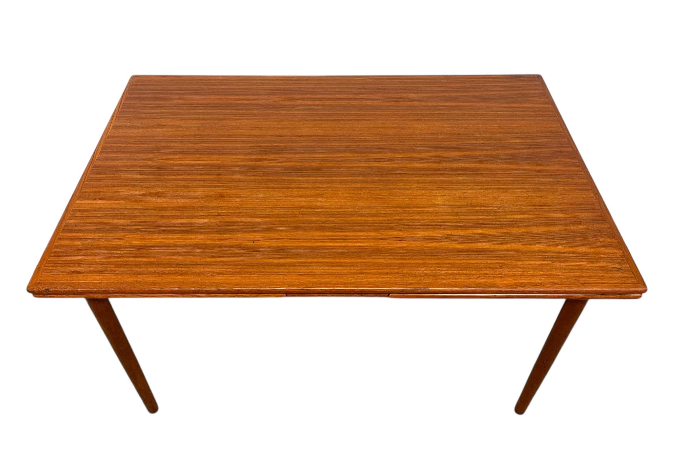 Vintage Danish Mid-century Modern Table à manger extensible avec des feuilles coulissantes en vente 5