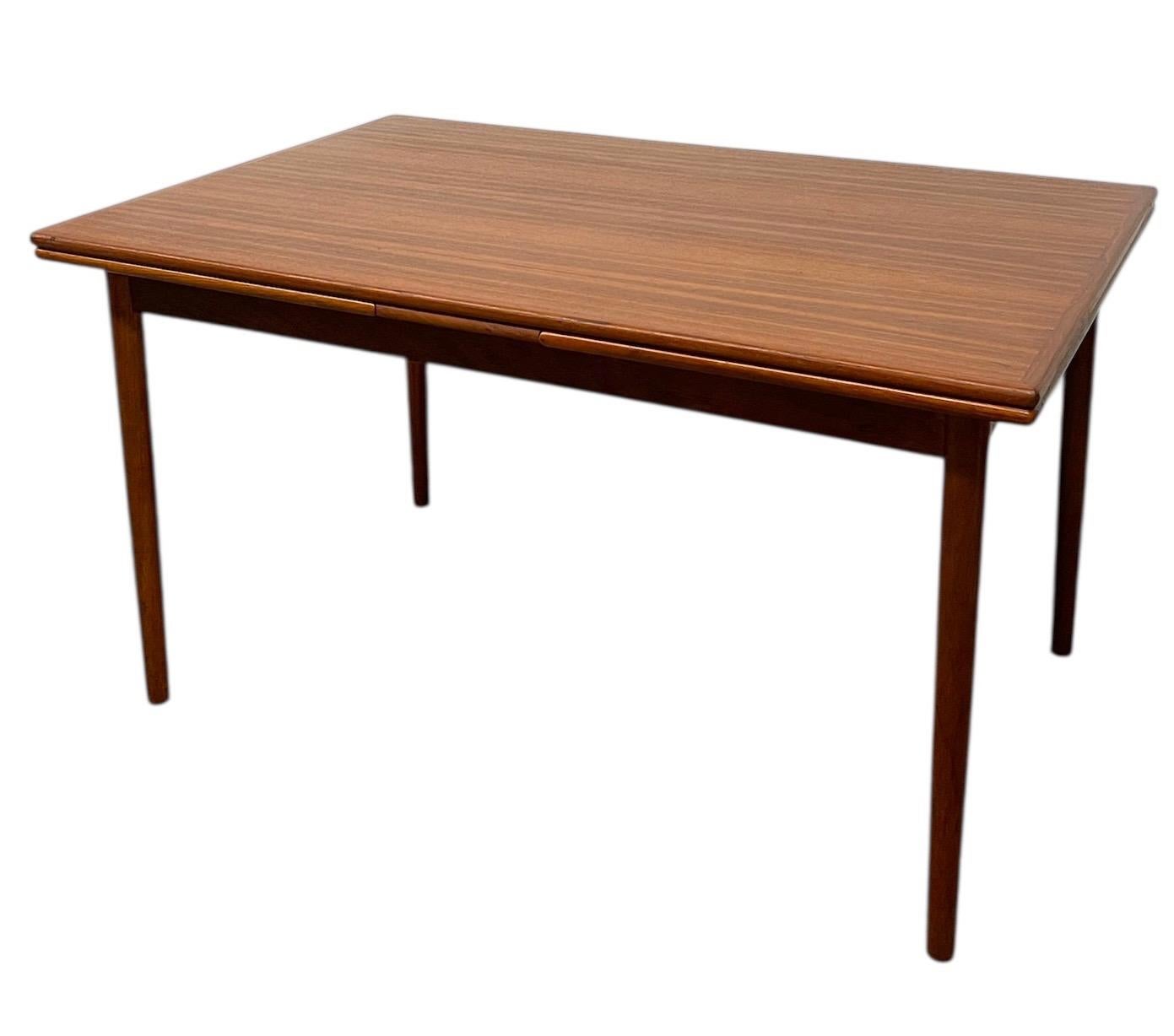 Vintage Danish Mid-century Modern Table à manger extensible avec des feuilles coulissantes en vente 6