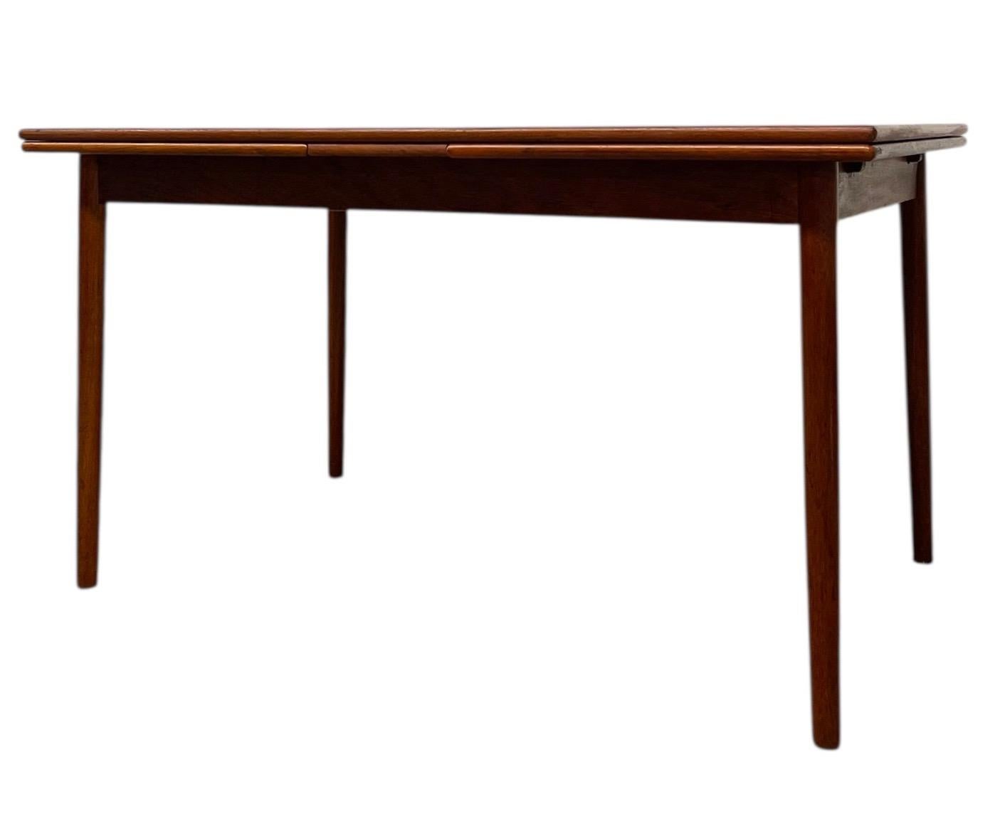 Vintage Danish Mid-century Modern Table à manger extensible avec des feuilles coulissantes Bon état - En vente à Seattle, WA