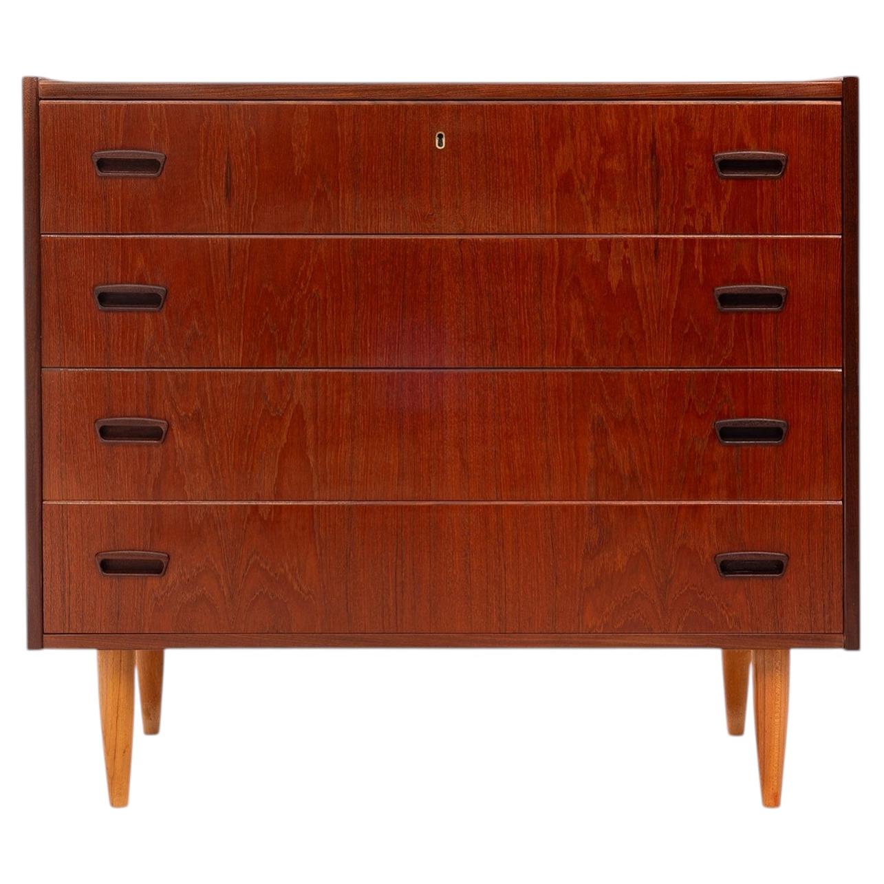 Vintage Danish Mid-Century Modern Four Drawer Lowboy Dresser (Commode basse à quatre tiroirs)