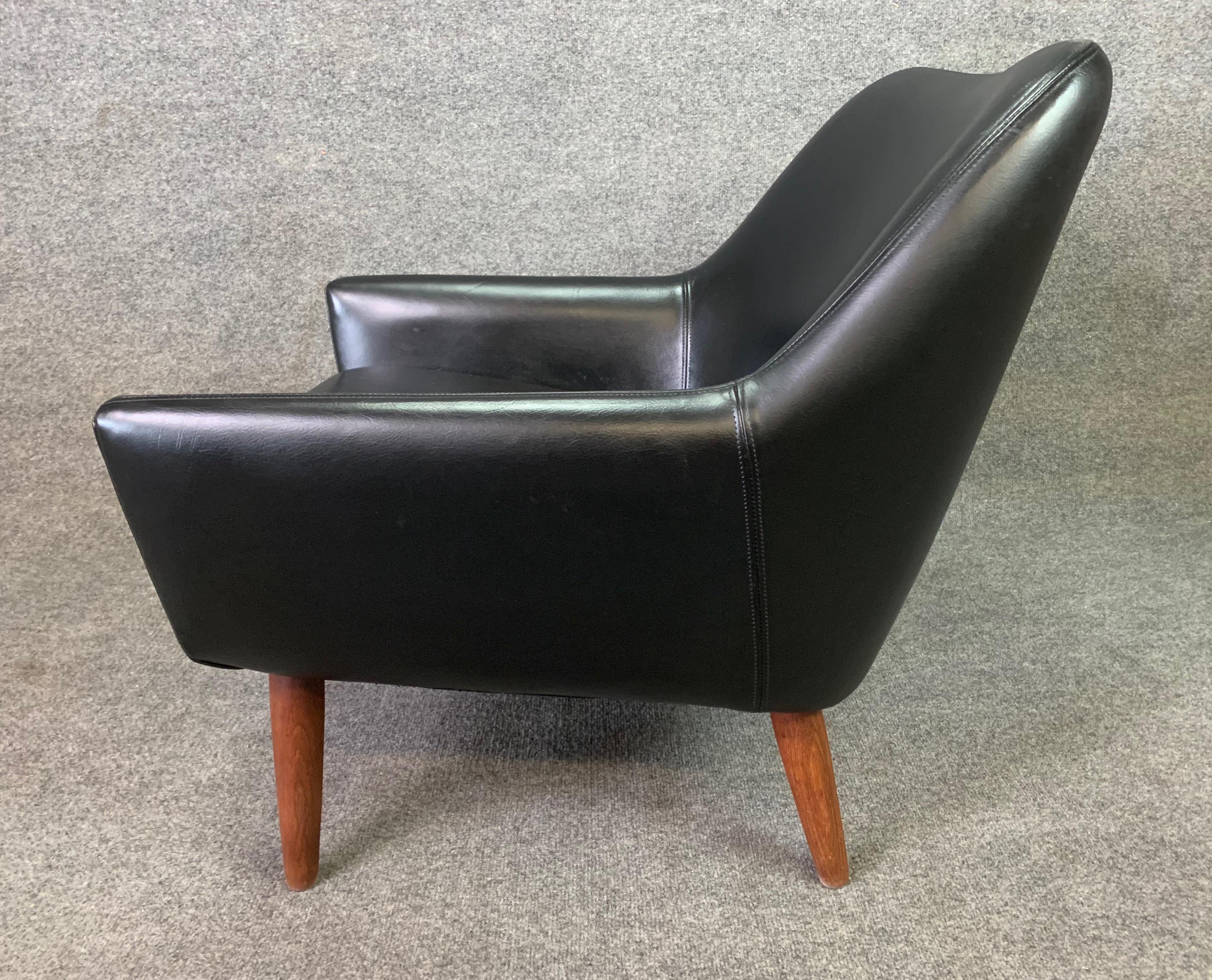 Vintage Danish Mid-Century Modern Leather and Teak Lounge Chair For Sale 4