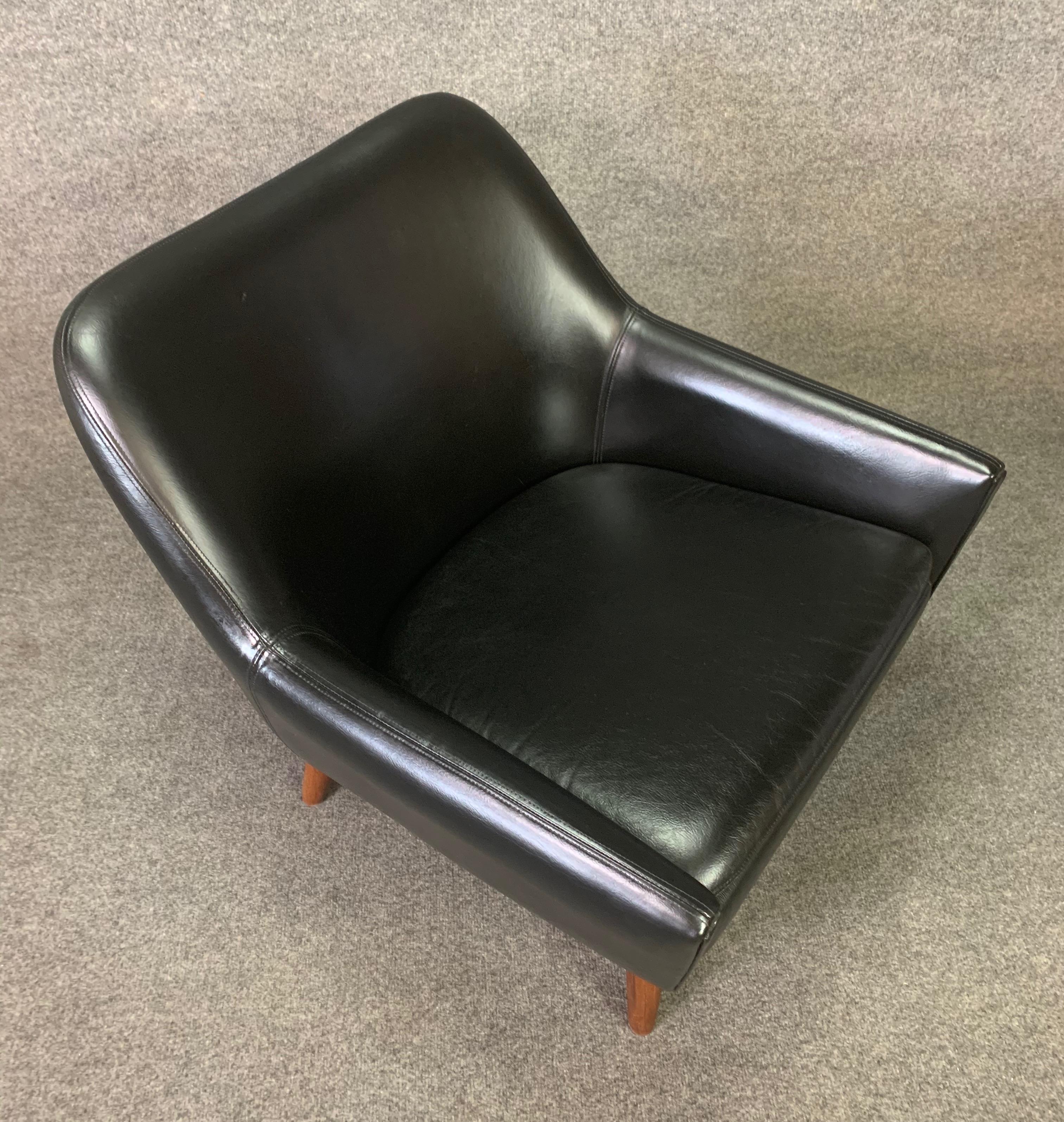 Vintage Danish Mid-Century Modern Leather and Teak Lounge Chair In Good Condition For Sale In San Marcos, CA