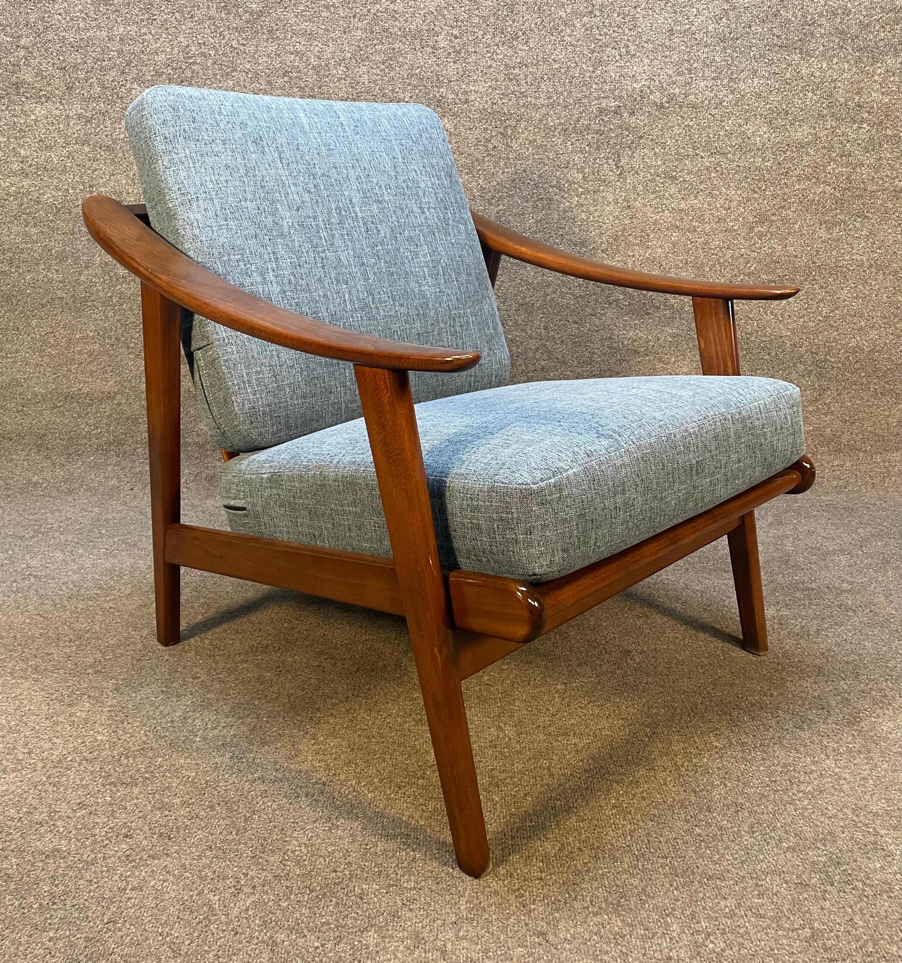 Vintage Danish Mid Century Modern Lounge Chair in the Manner of Folke Ohlsson For Sale 1