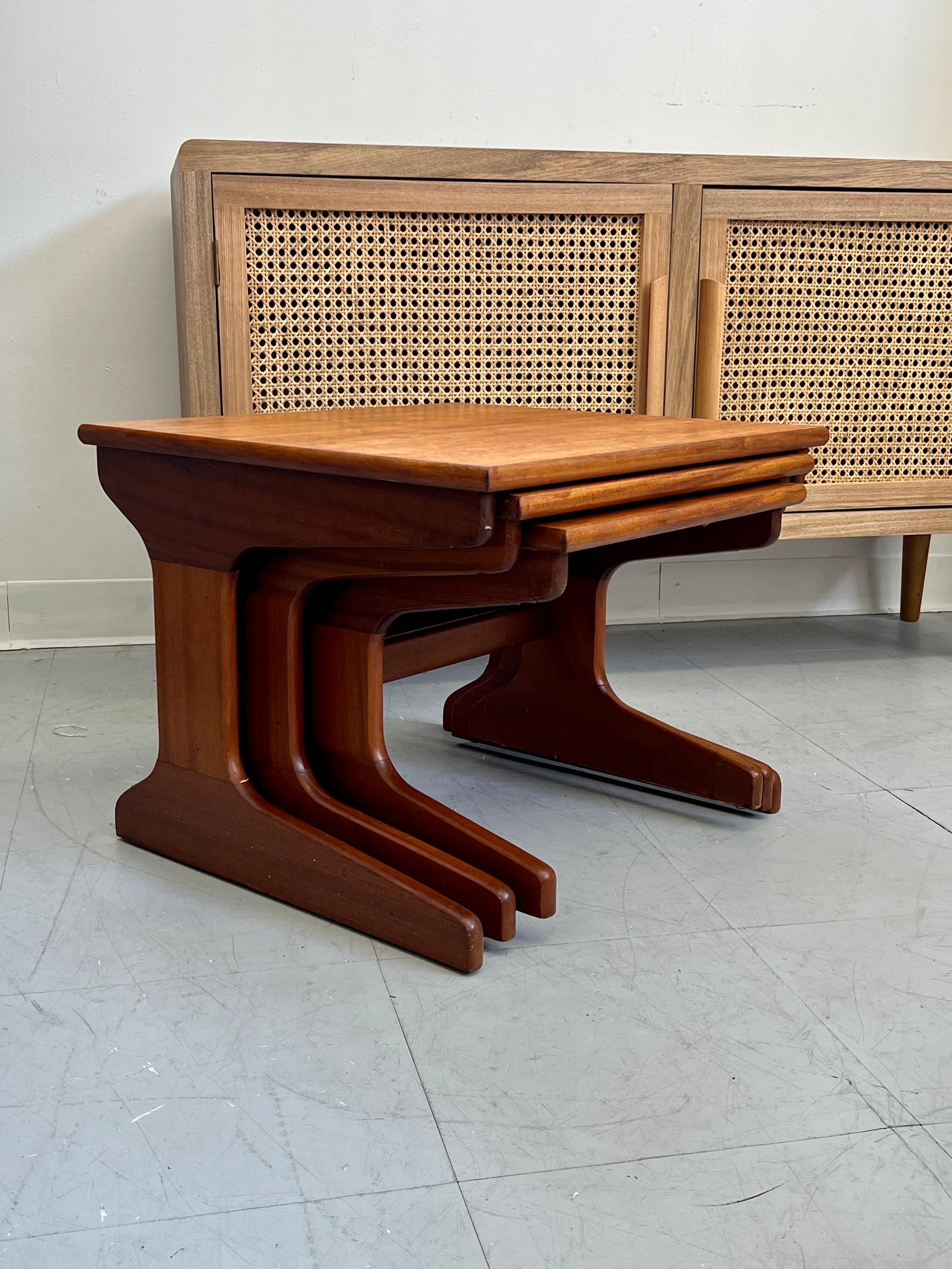 Vintage Danish Mid Century Modern Nesting End Table Set

Dimensions. Large. 21 W ; 19 D ; 16 H
                   Medium. 18 1/2 W ; 27 D ; 14 1/2 H
                   Small.  15 W ; 15 D ; 13 H