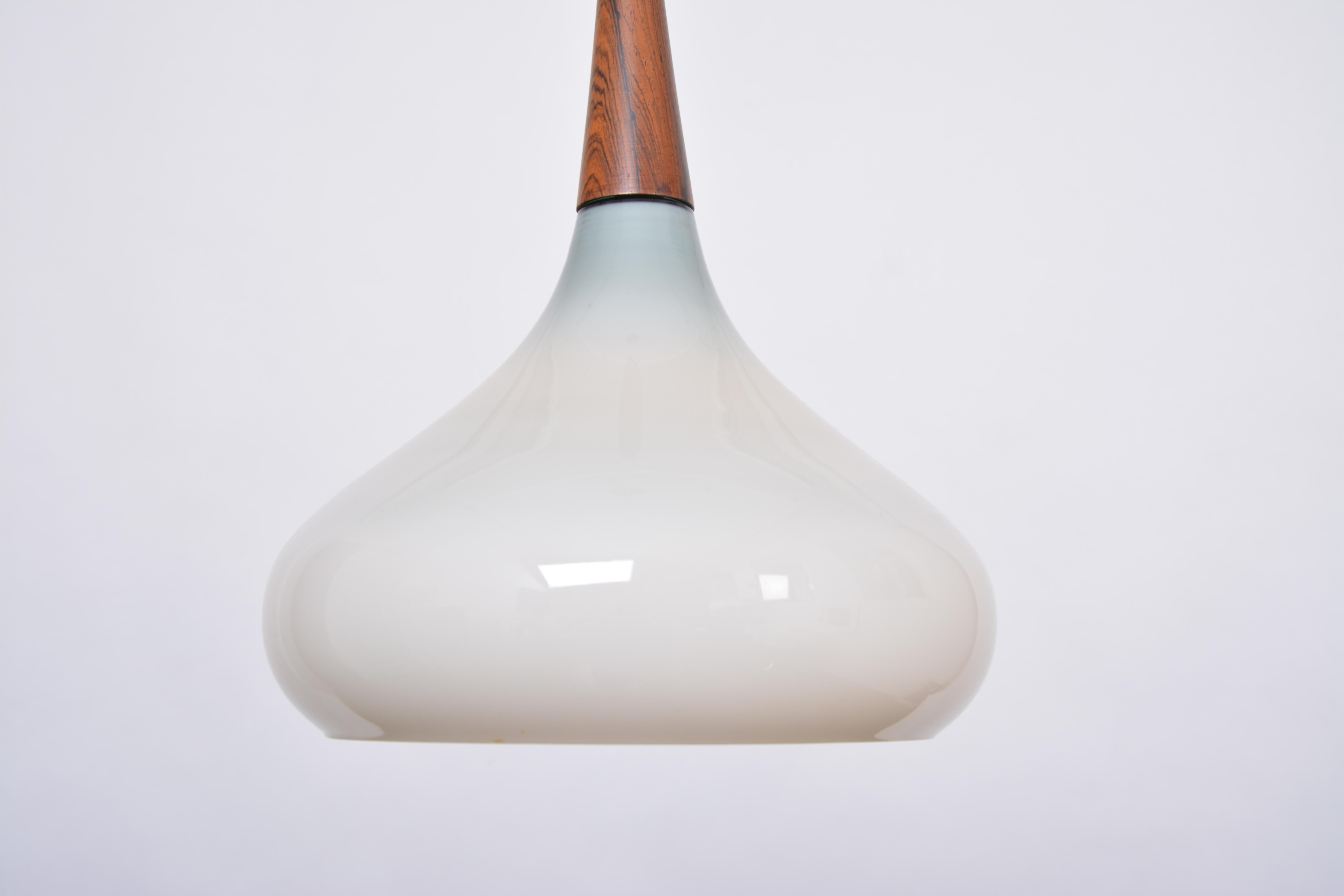 Vintage Danish Mid-Century Modern pendant Lamp in Opaline glass by Holmegaard For Sale 4