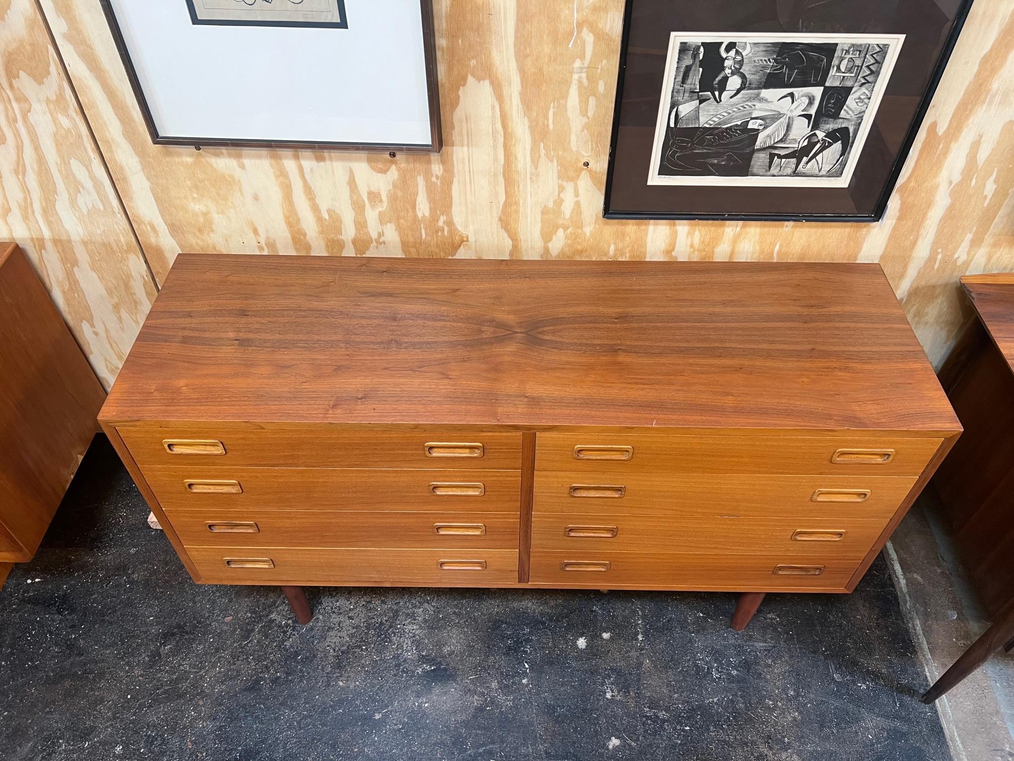 Vintage Danish Mid century modern poul Hundevad teak Double Dresser In Good Condition In Boise, ID