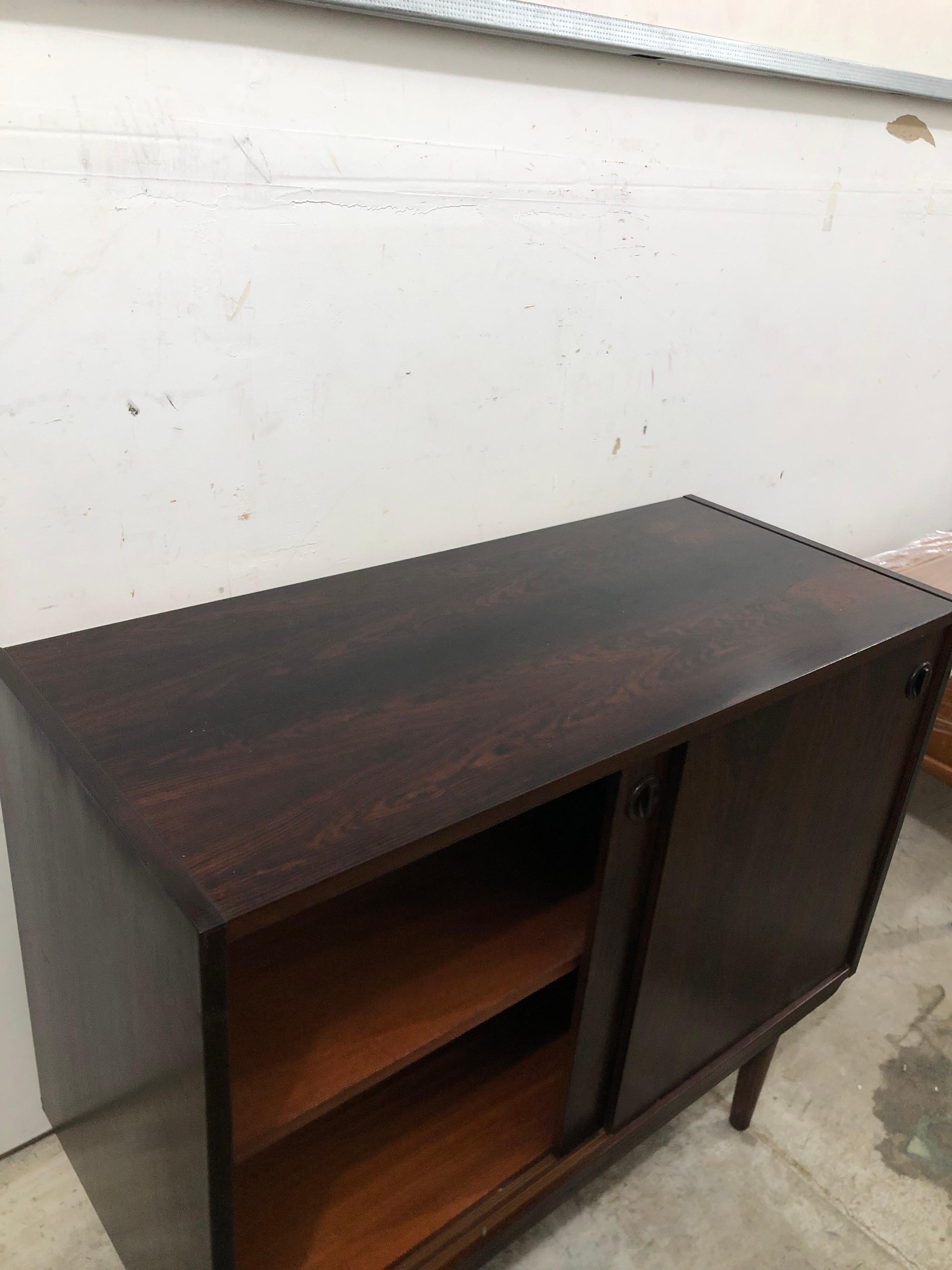 Mobile multimediale o credenza d'epoca danese del Mid-Century Modern Record. Importazione dal Regno Unito in vendita 1