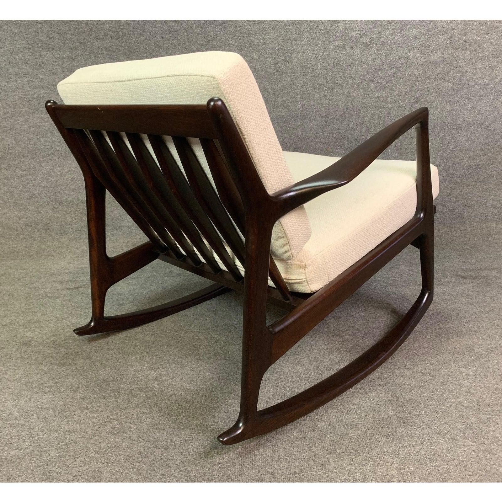 Vintage Danish Mid-Century Modern Rocking Chair by Kofod Larsen for Selig For Sale 2