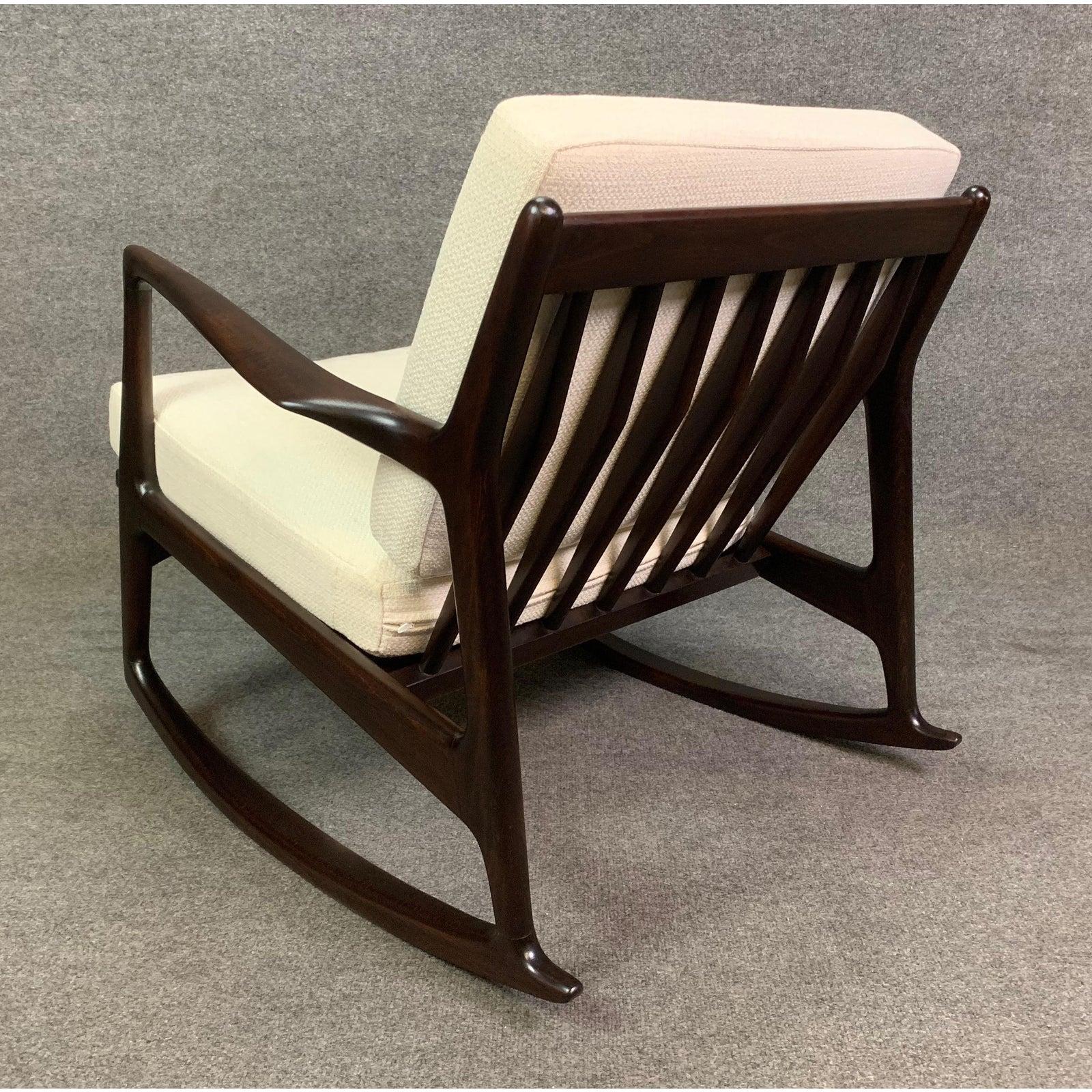 Here is a sculptural Scandinavian Modern rocking chair in dark mahogany stained beechwood designed by Ib Kofod Larsen and manufactured by Selig in Denmark in the 1960s.
This beautiful rocker features exquisite modern lines, a solid wood frame