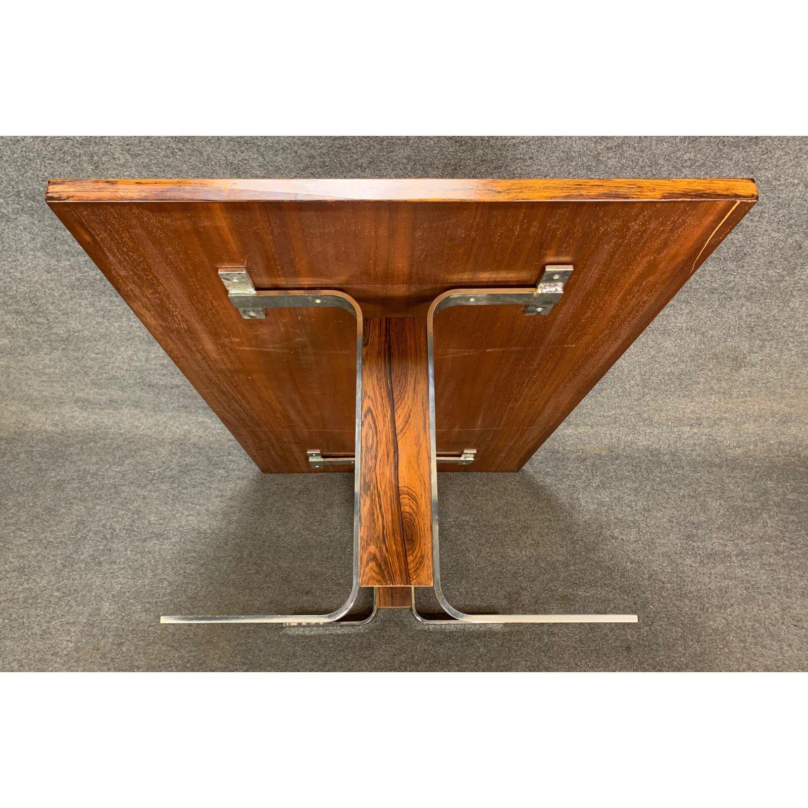 Scandinave moderne Grande table basse danoise vintage en bois de rose et chrome, moderne du milieu du siècle dernier en vente