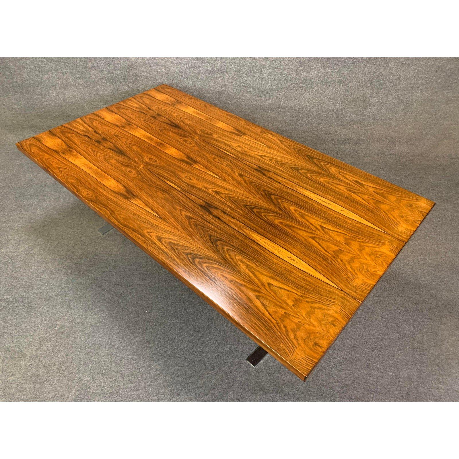 Fin du 20e siècle Grande table basse danoise vintage en bois de rose et chrome, moderne du milieu du siècle dernier en vente
