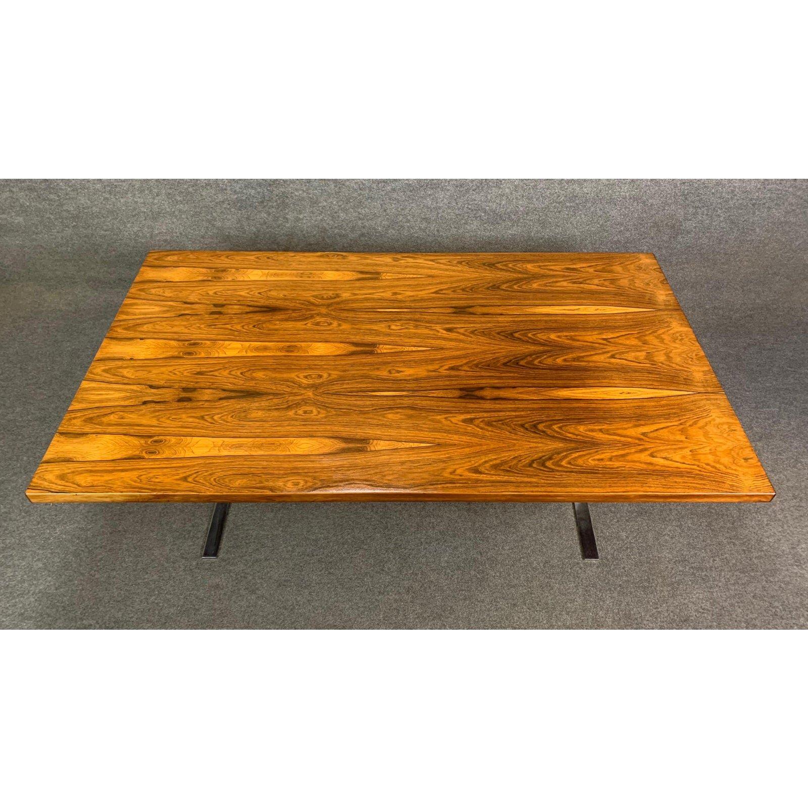 Grande table basse danoise vintage en bois de rose et chrome, moderne du milieu du siècle dernier en vente 1